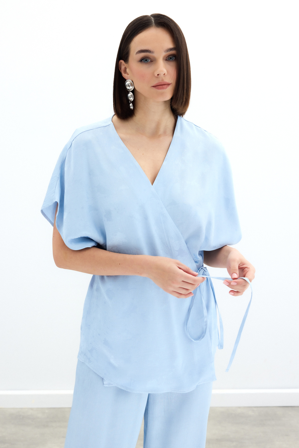 Bağlamalı Jakarlı Saten Bluz - Bebe Mavi