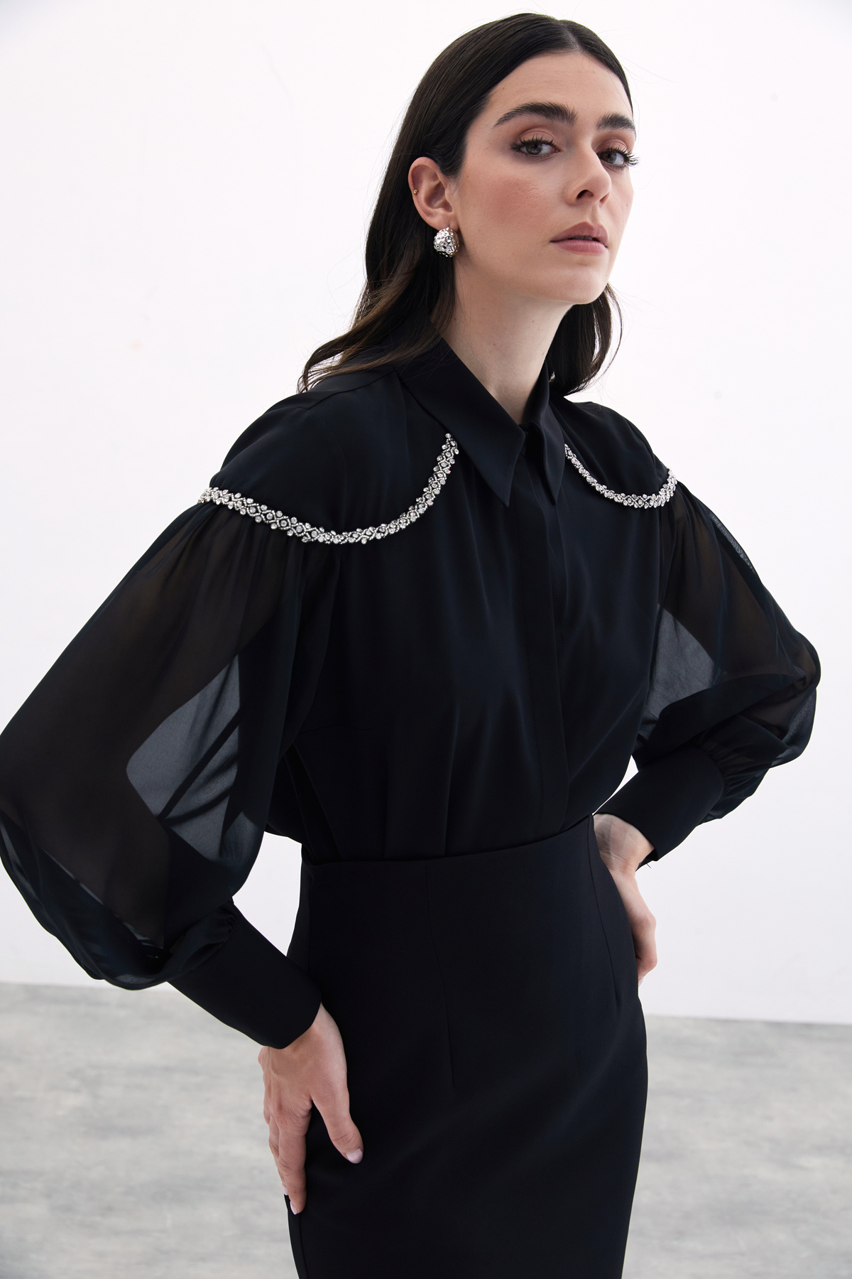 Balon Kollu Aksesuarlı Gömlek - Siyah