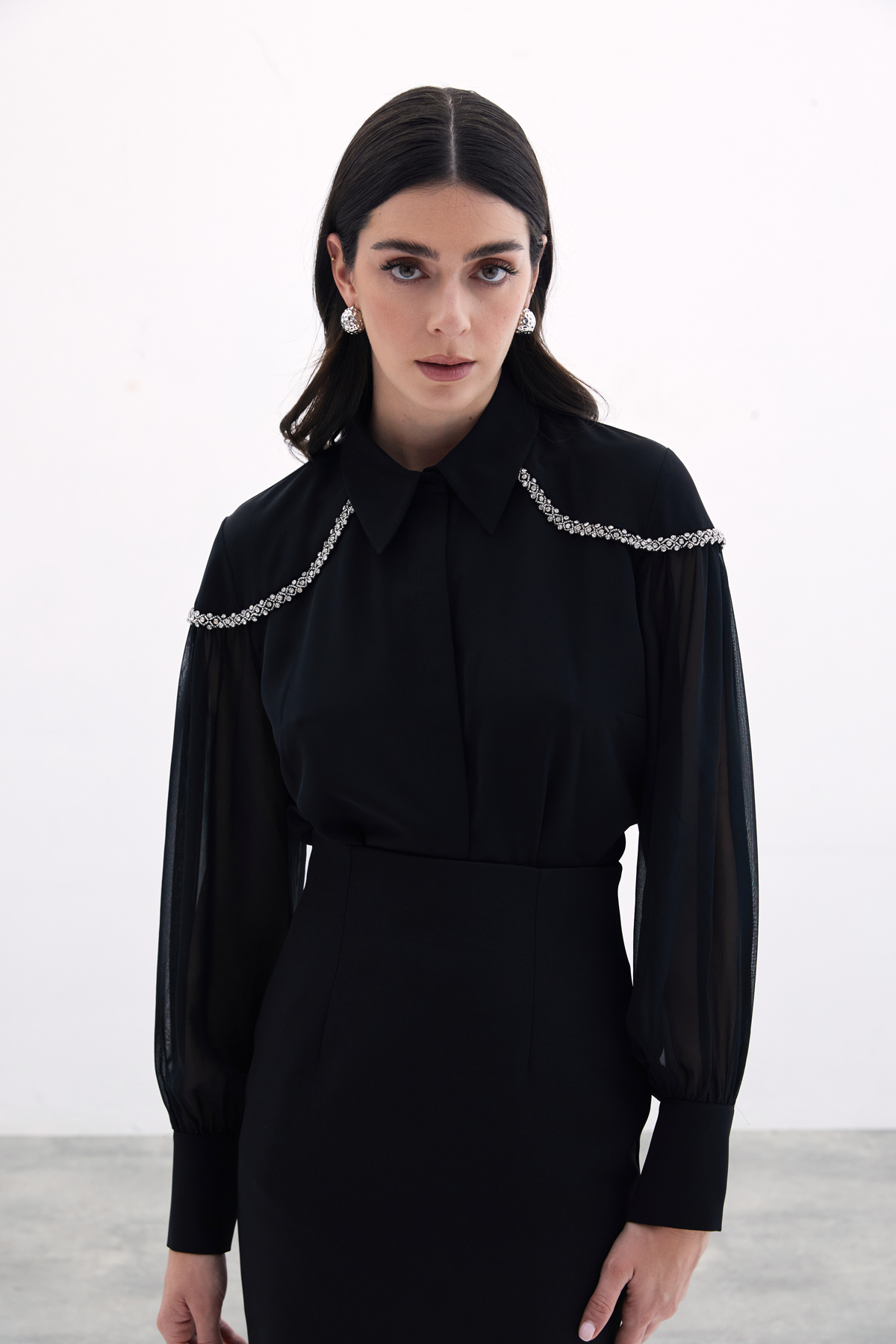 Balon Kollu Aksesuarlı Gömlek - Siyah