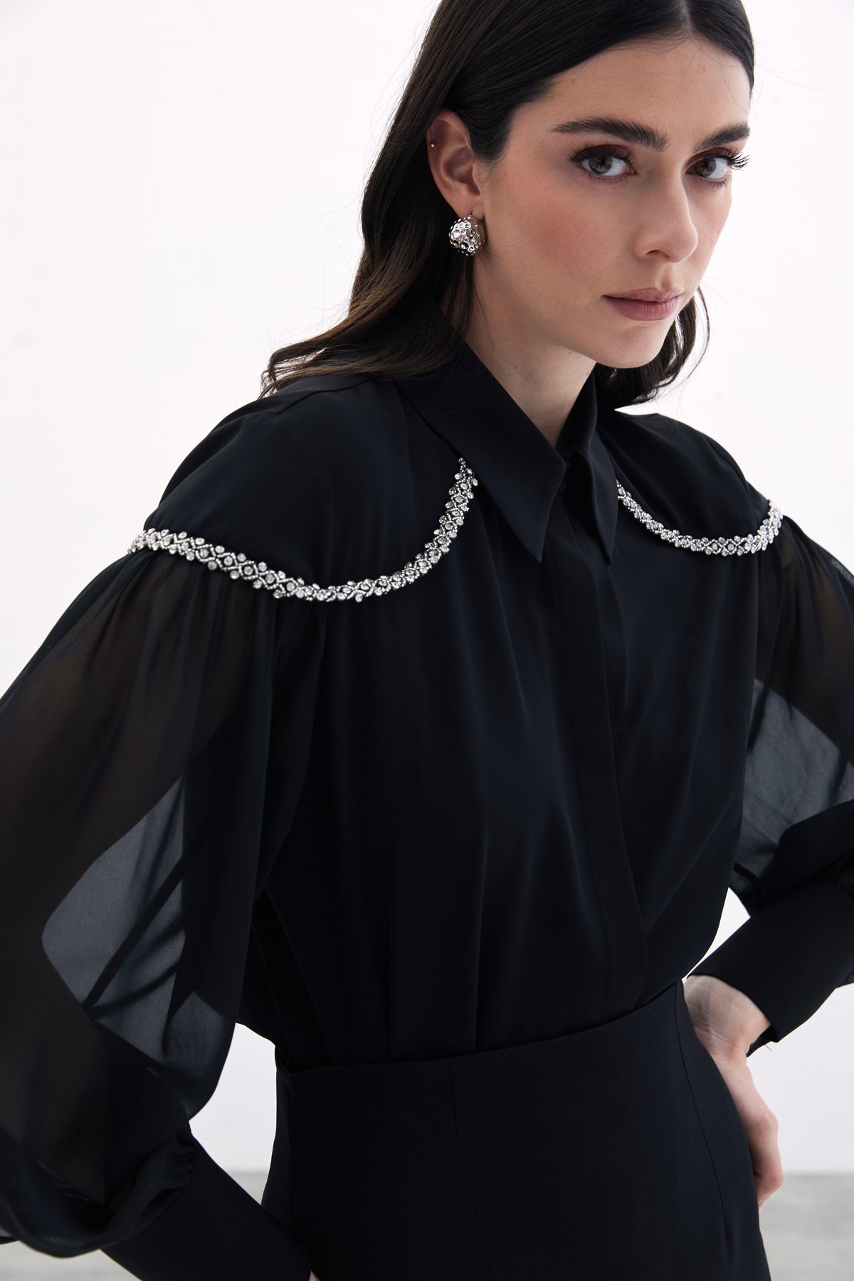 Balon Kollu Aksesuarlı Gömlek - Siyah