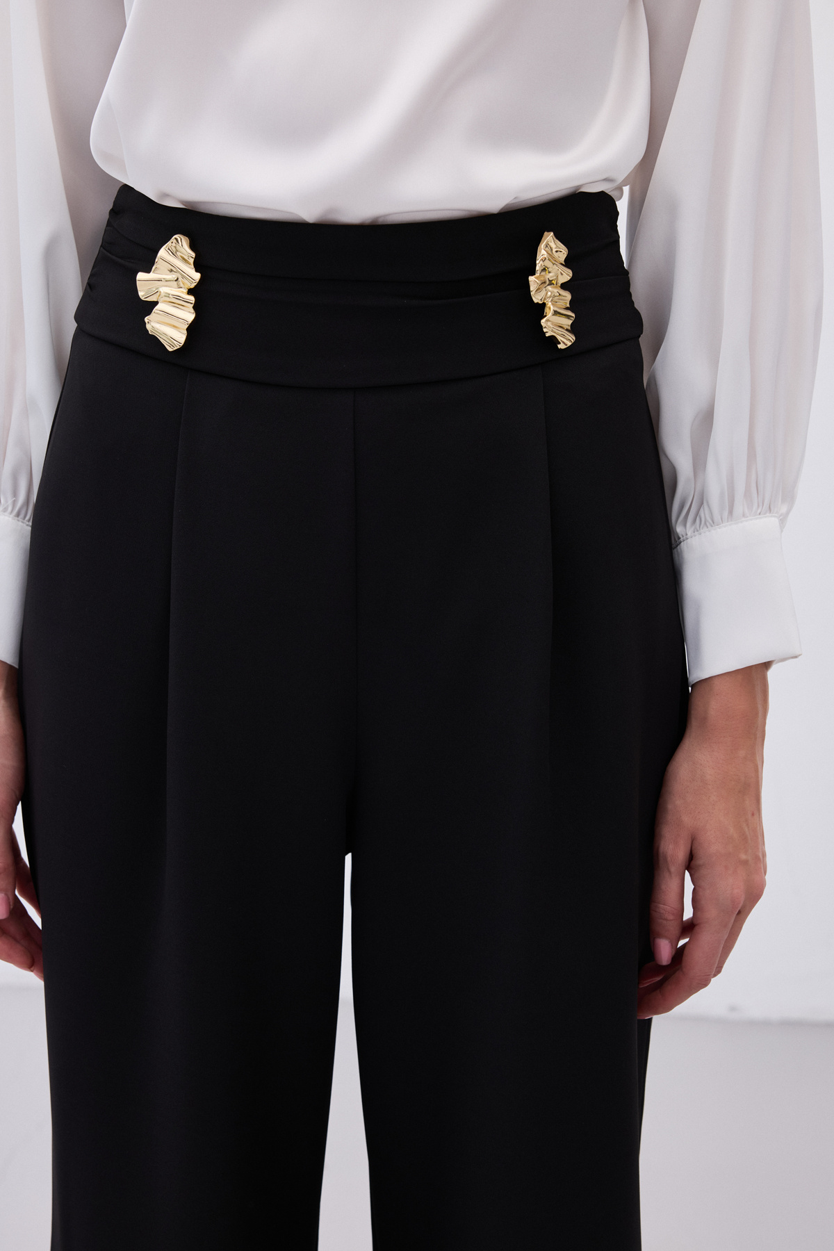 Bel Aksesuarlı Pantolon - Siyah