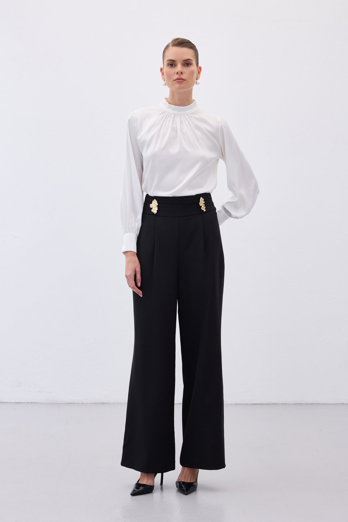 Bel Aksesuarlı Pantolon - Siyah