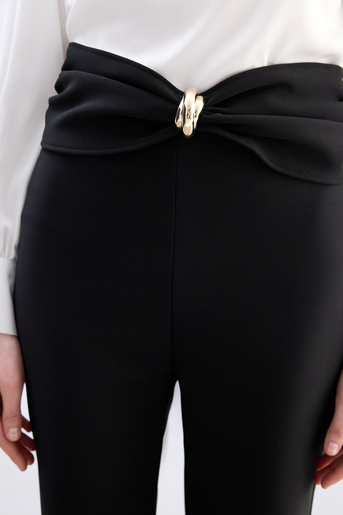 Bel Aksesuarlı Pantolon - Siyah