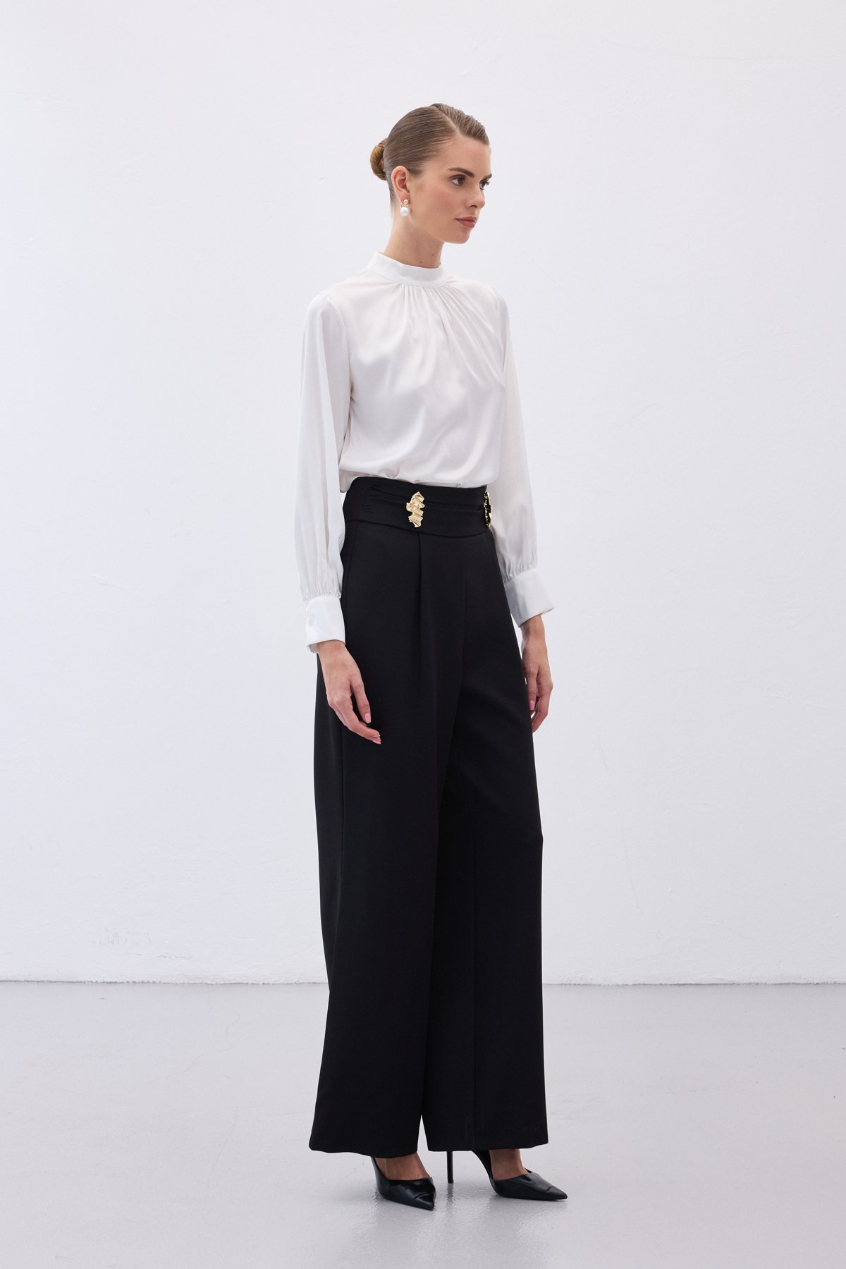Bel Aksesuarlı Pantolon - Siyah