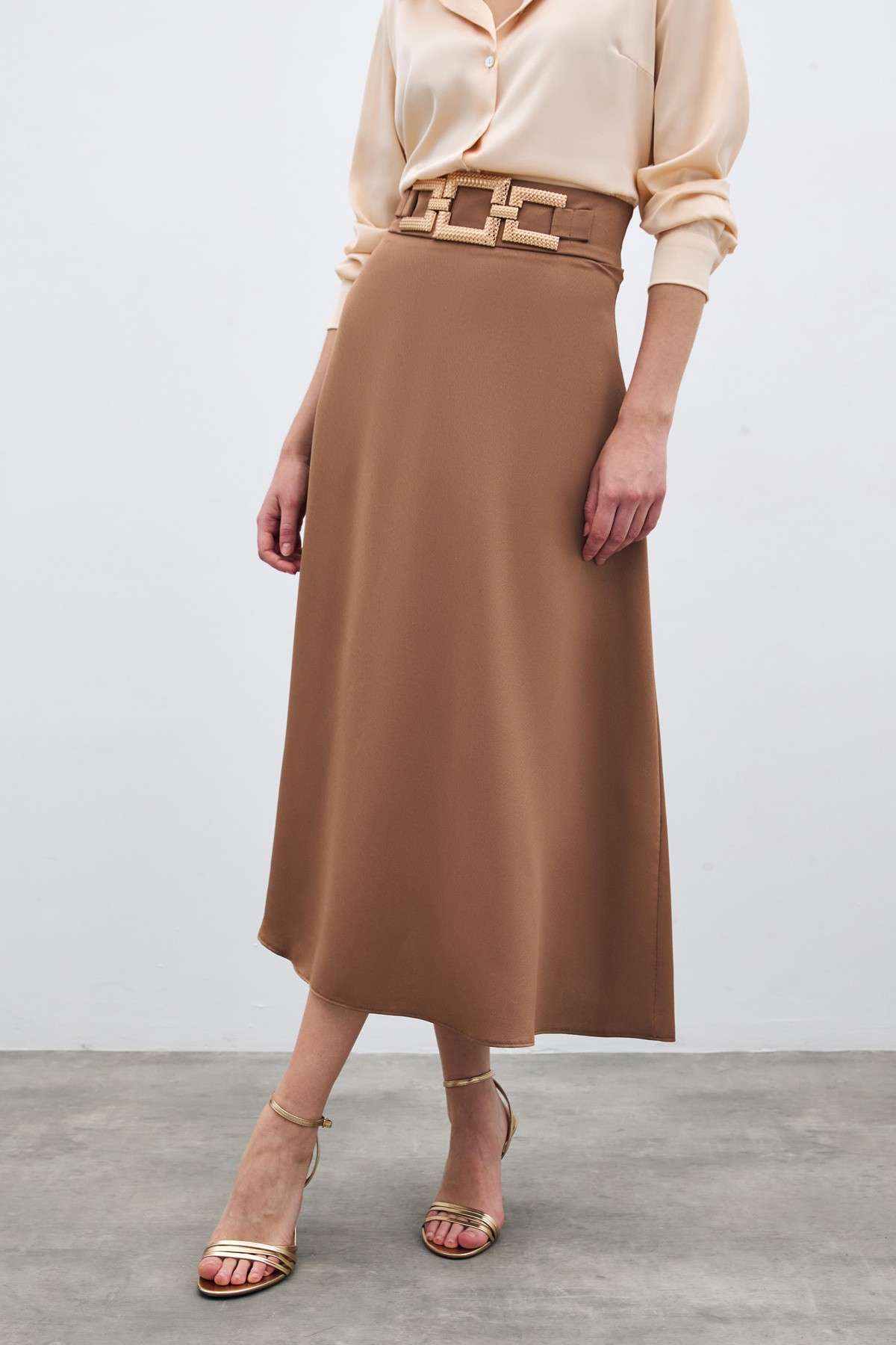 Bel Aksesuarlı Saten Krep Etek - Camel