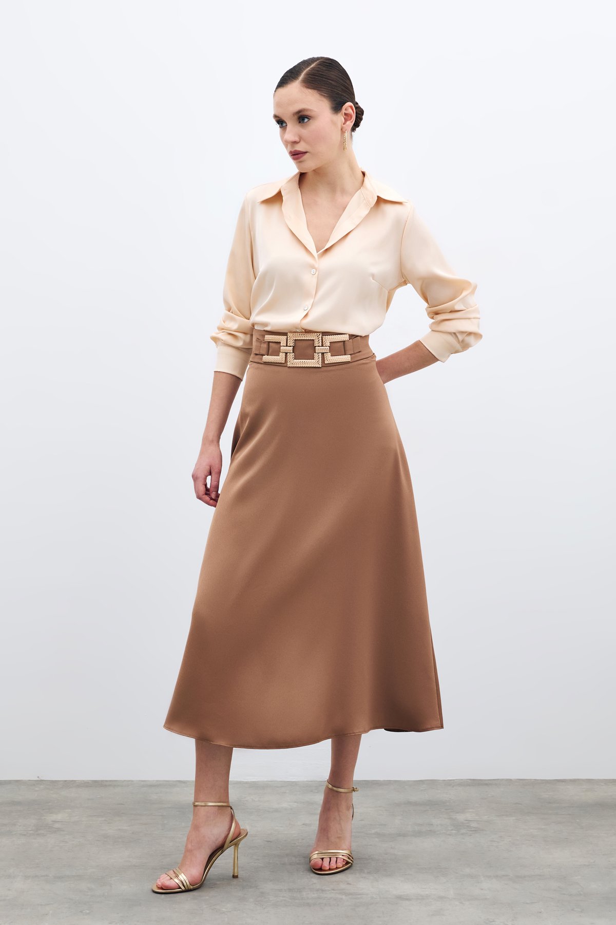 Bel Aksesuarlı Saten Krep Etek - Camel