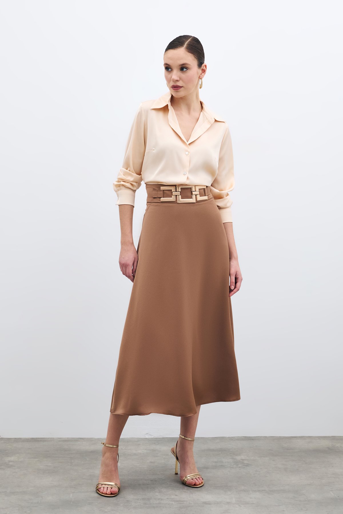 Bel Aksesuarlı Saten Krep Etek - Camel