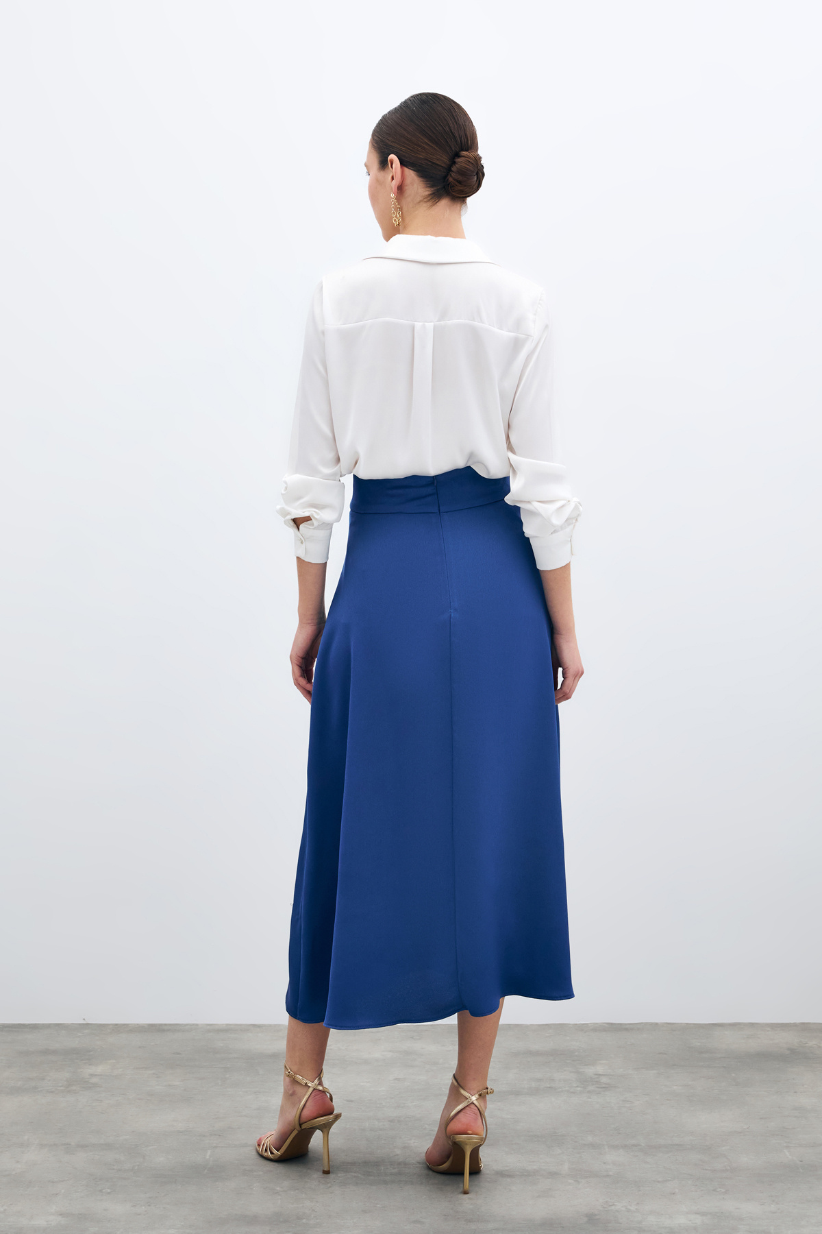 Bel Aksesuarlı Saten Krep Etek - Sax Mavi