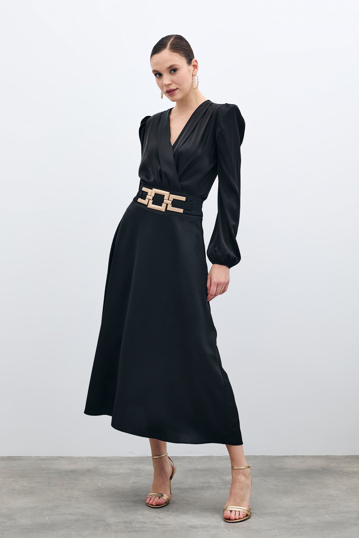 Bel Aksesuarlı Saten Krep Etek - Siyah