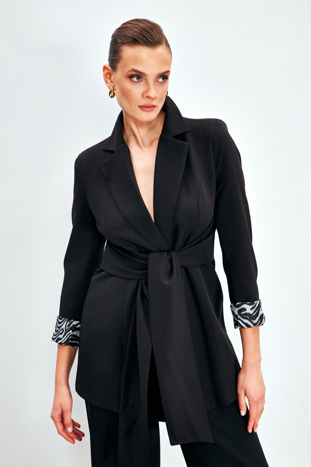 Bel Bağlamalı Uzun Ceket - SİYAH