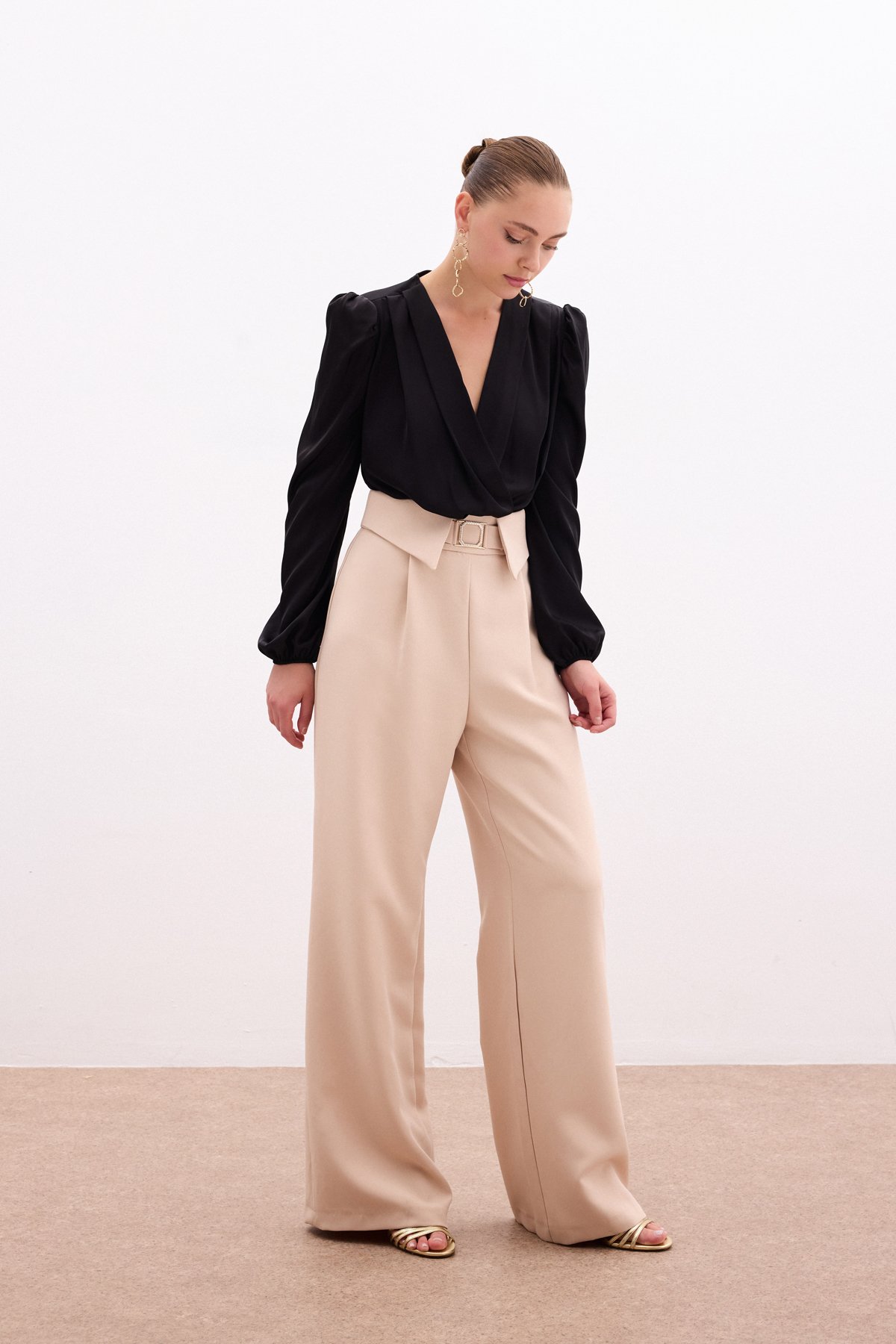 Bel Detaylı Geniş Paça Pantolon - Bej