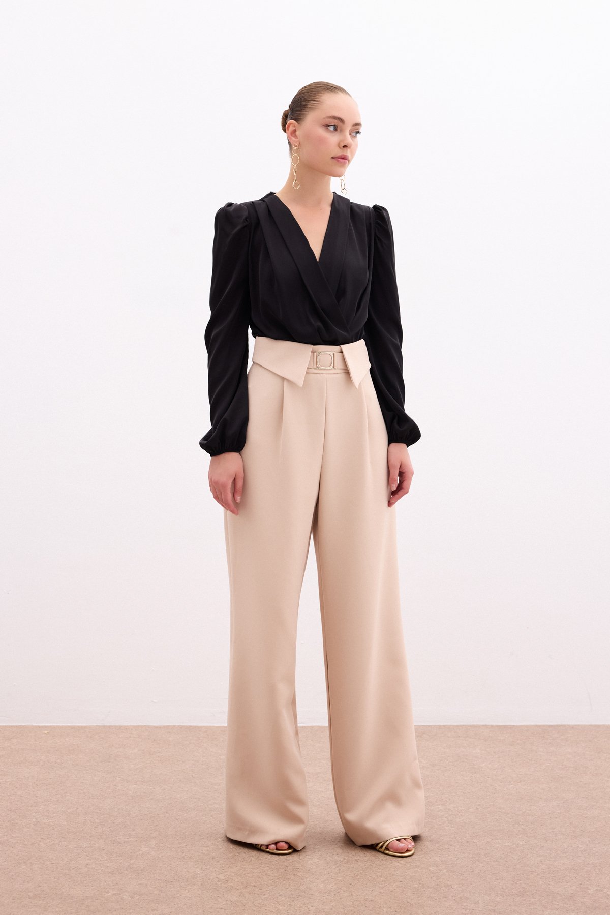 Bel Detaylı Geniş Paça Pantolon - Bej