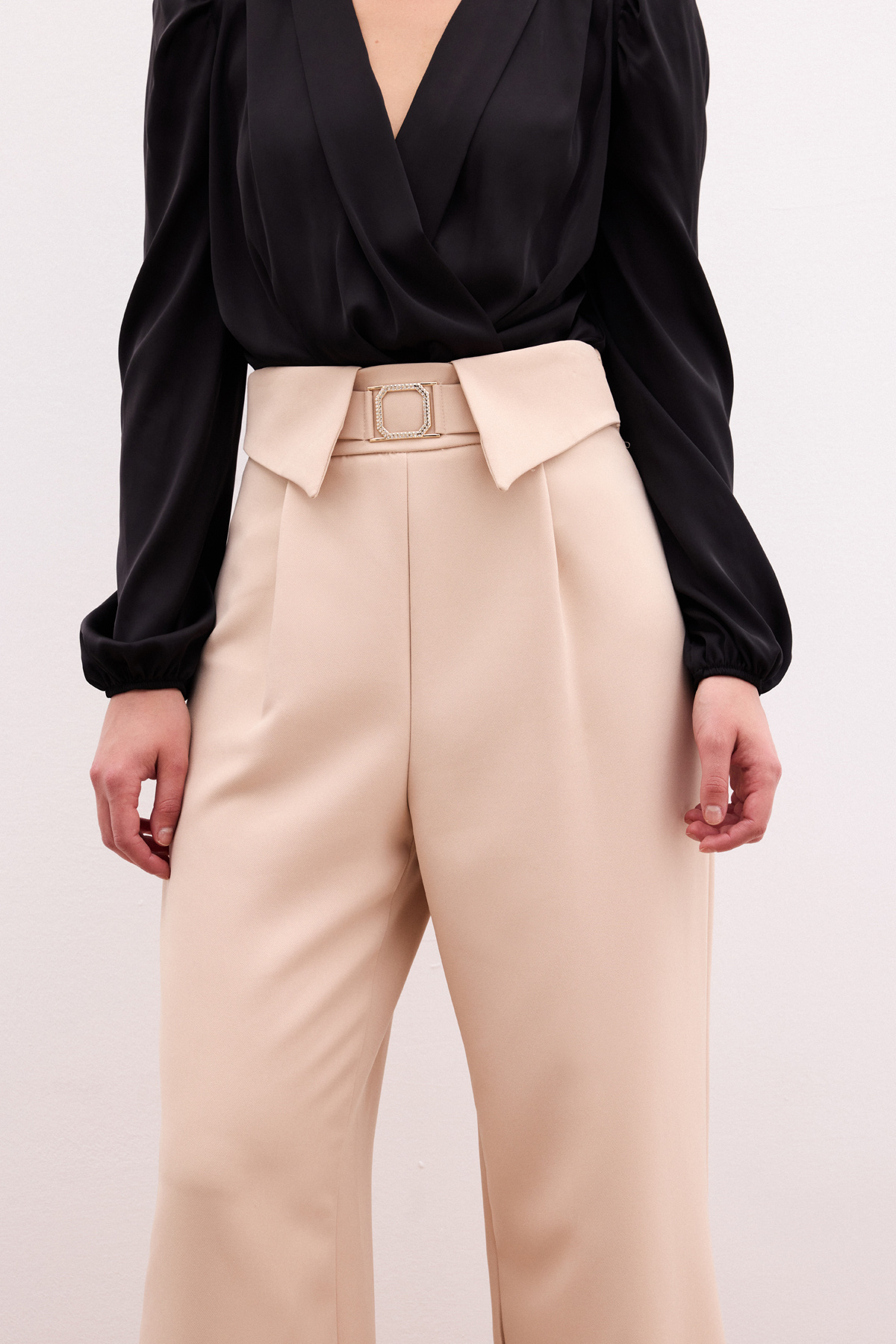 Bel Detaylı Geniş Paça Pantolon - Bej