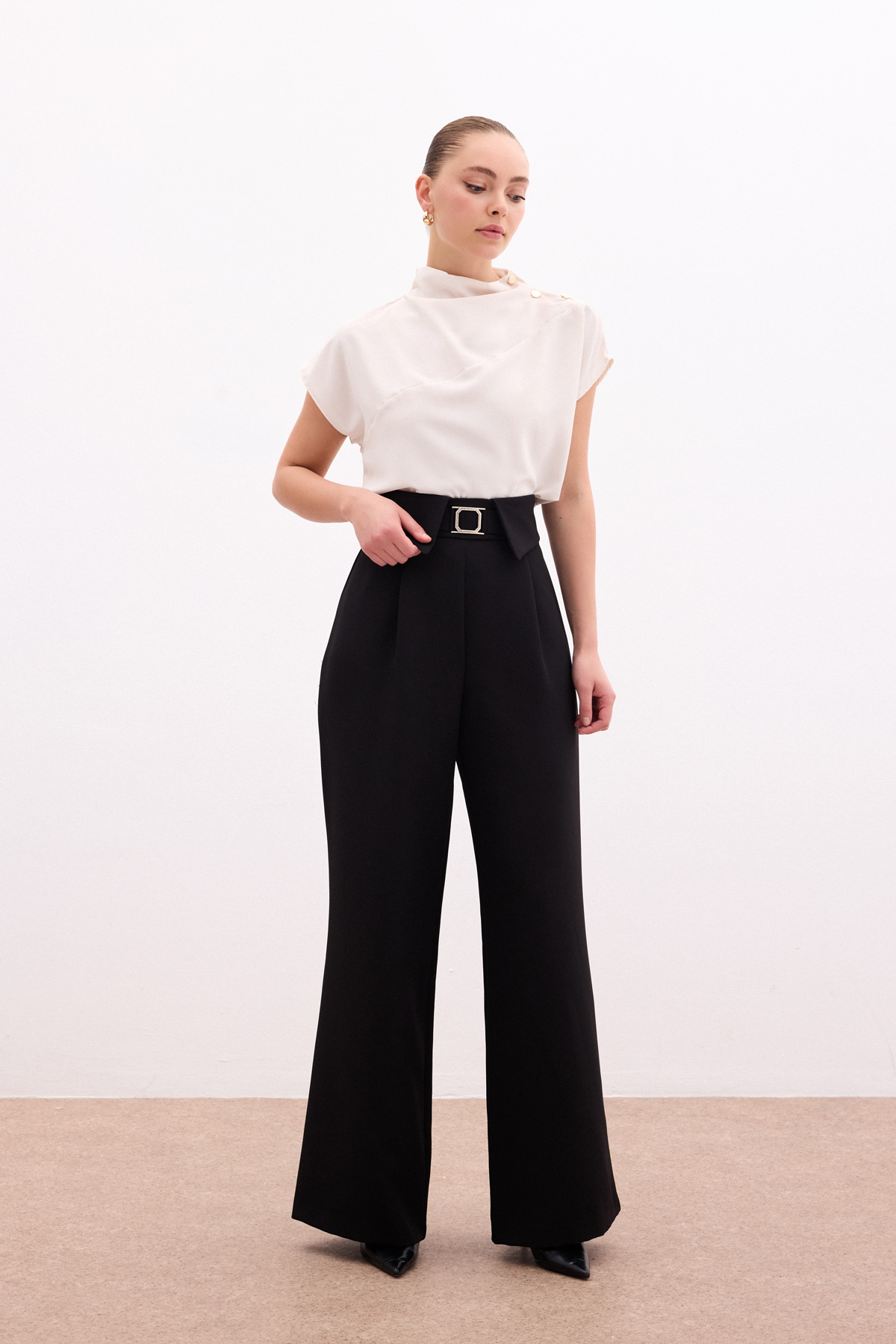 Bel Detaylı Geniş Paça Pantolon - Siyah