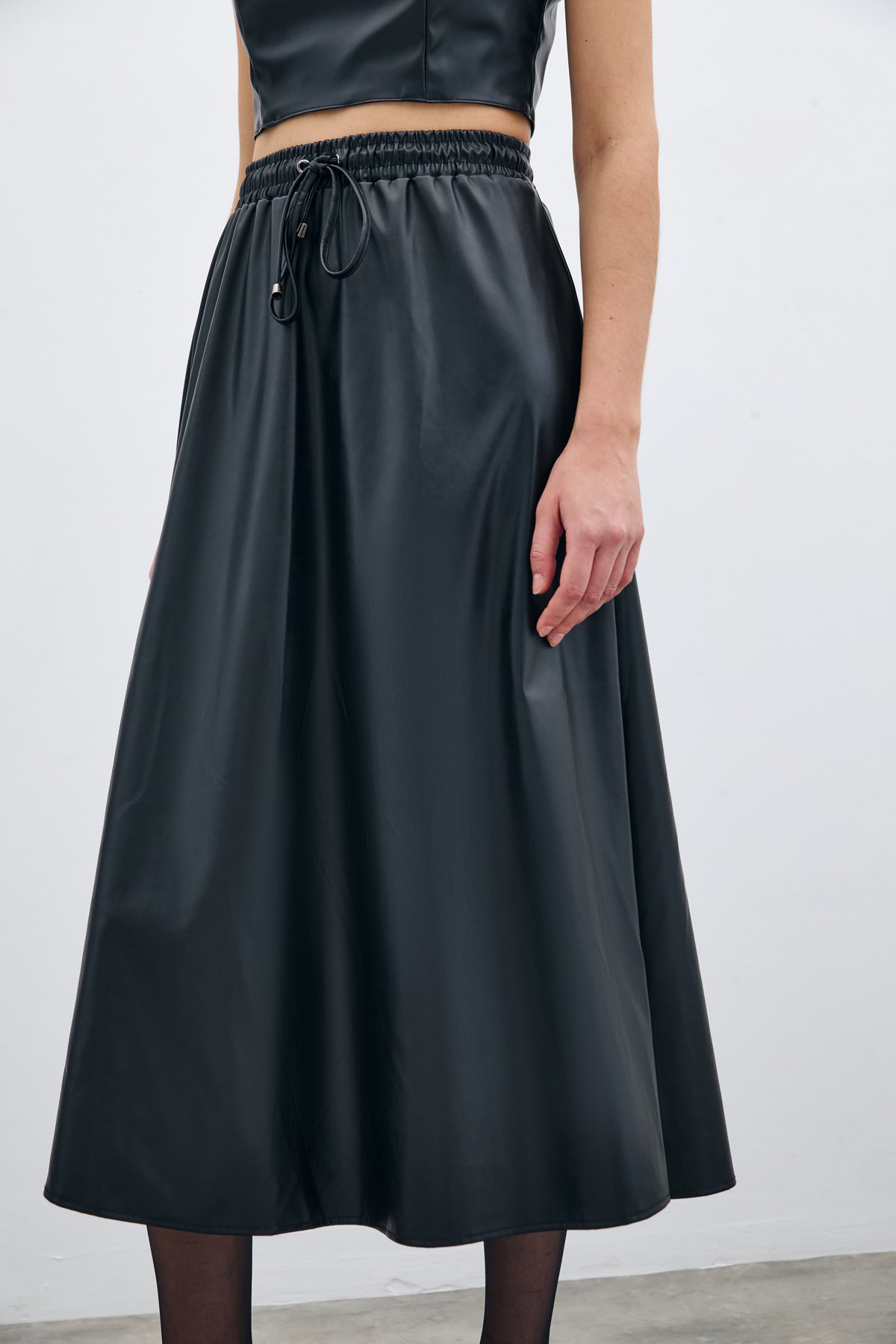 Bel Lastikli Deri Etek - Siyah