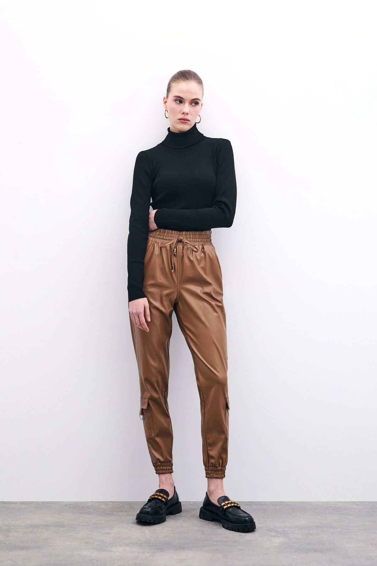 Bel Lastikli Deri Jogger Pantolon - Bej