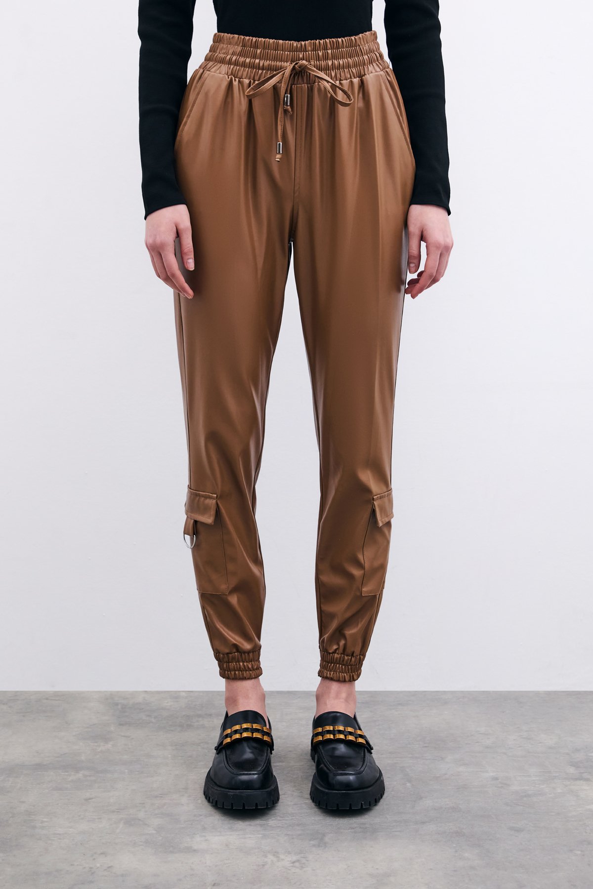 Bel Lastikli Deri Jogger Pantolon - Bej