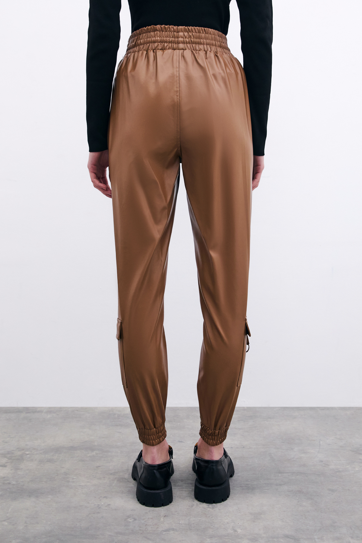 Bel Lastikli Deri Jogger Pantolon - Bej