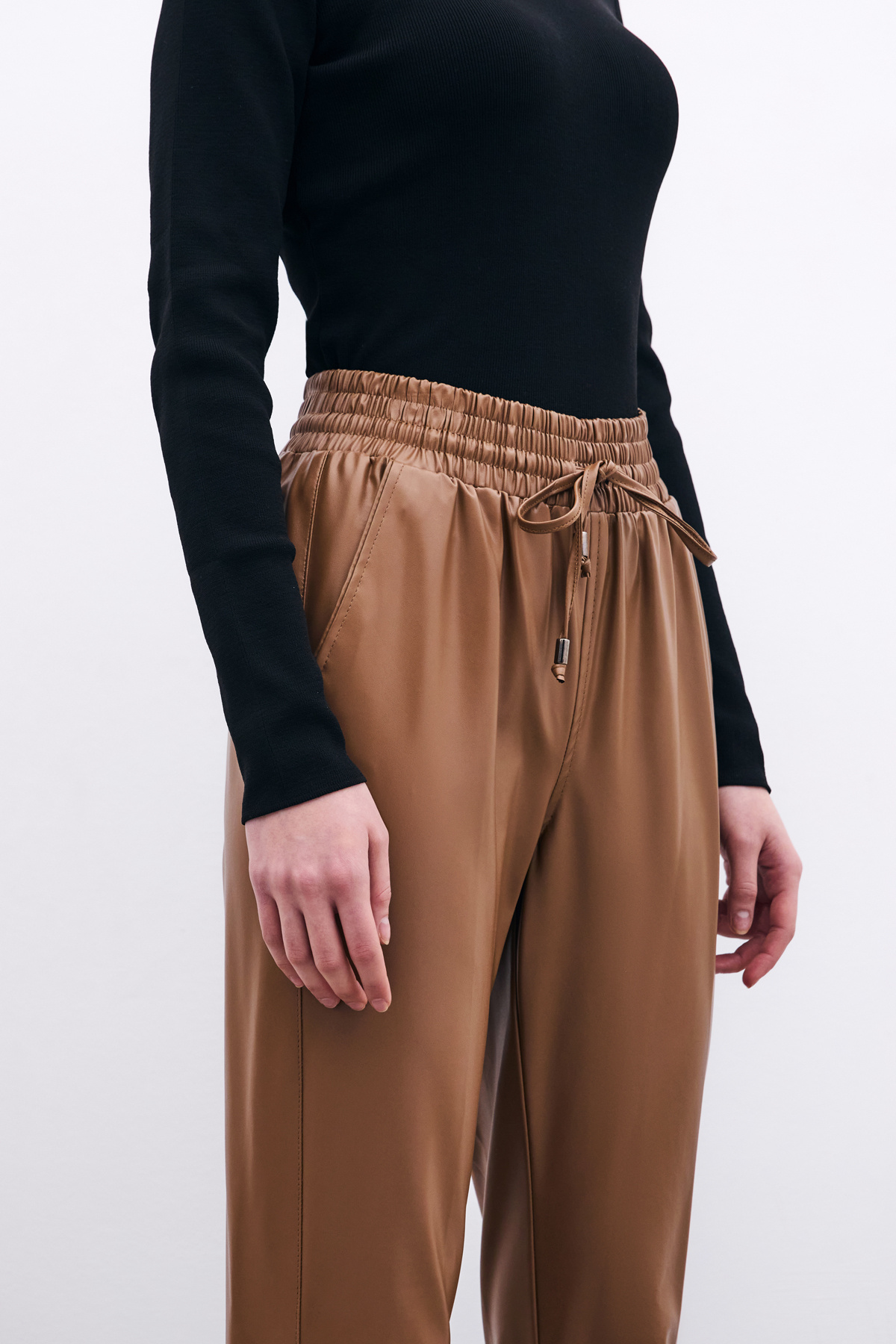 Bel Lastikli Deri Jogger Pantolon - Bej