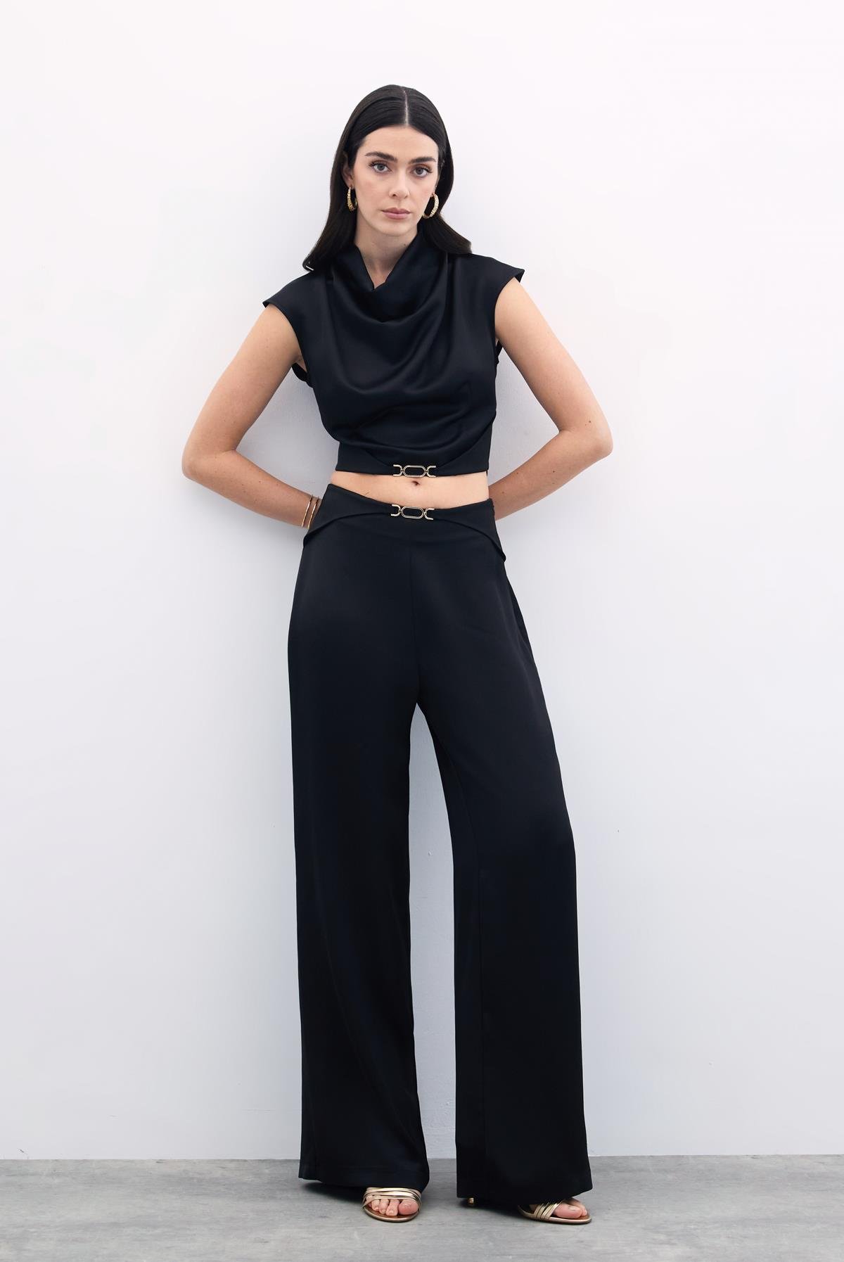 Bel Tokalı Saten Pantolon - Siyah