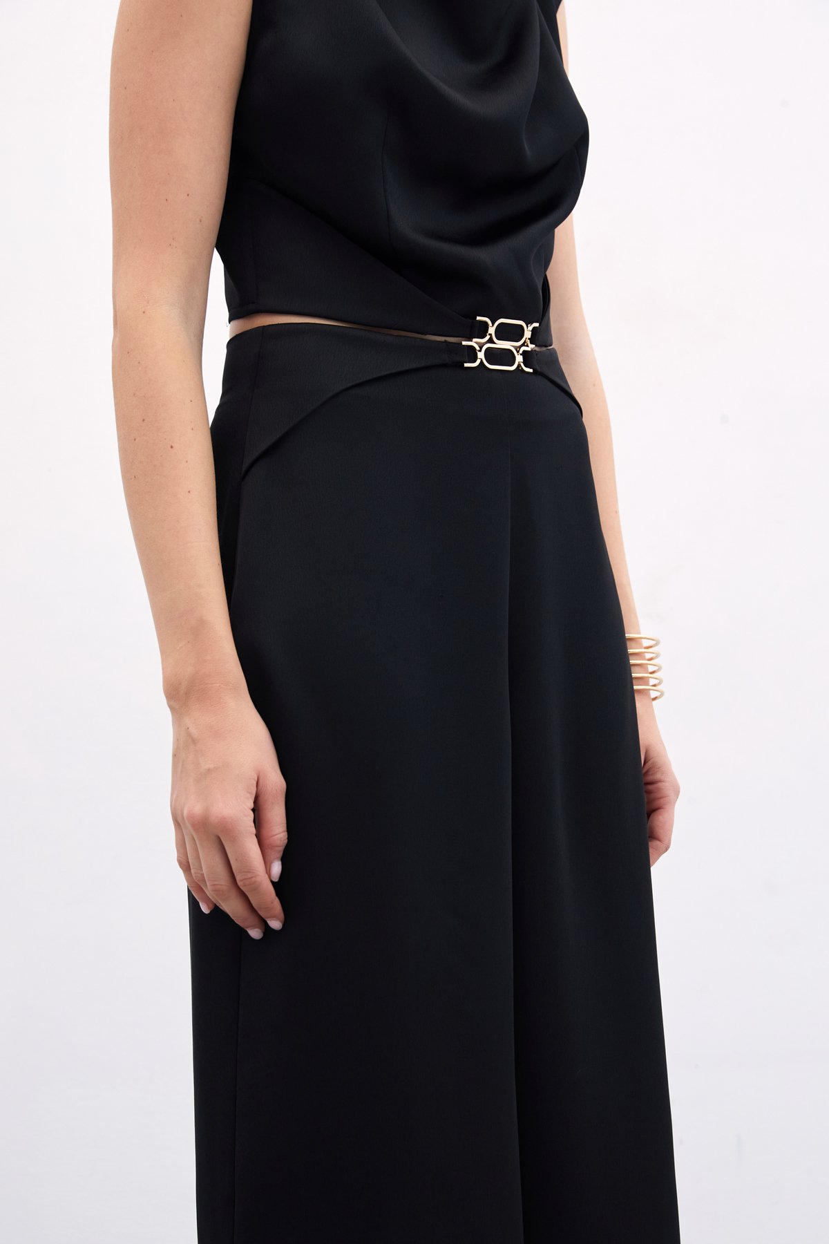 Bel Tokalı Saten Pantolon - Siyah