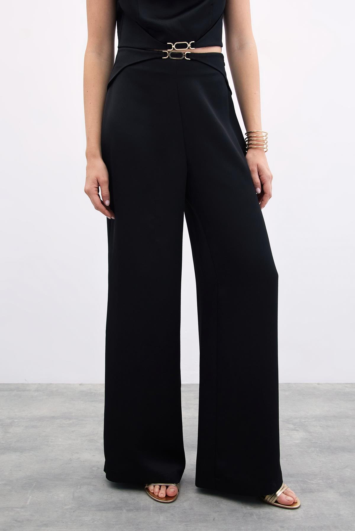Bel Tokalı Saten Pantolon - Siyah