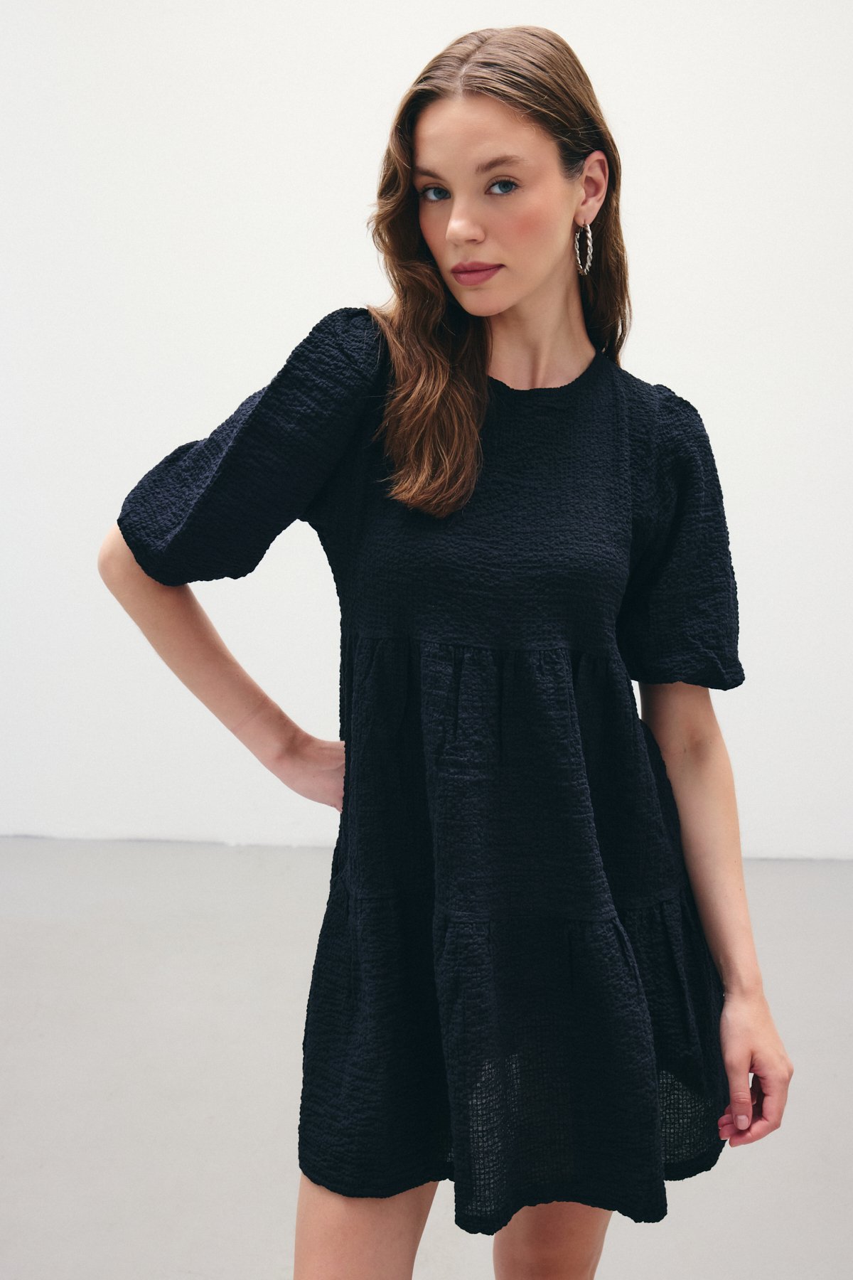 Bisiklet Yaka Balon Kol Geniş Kalıp Gofre Elbise - Siyah