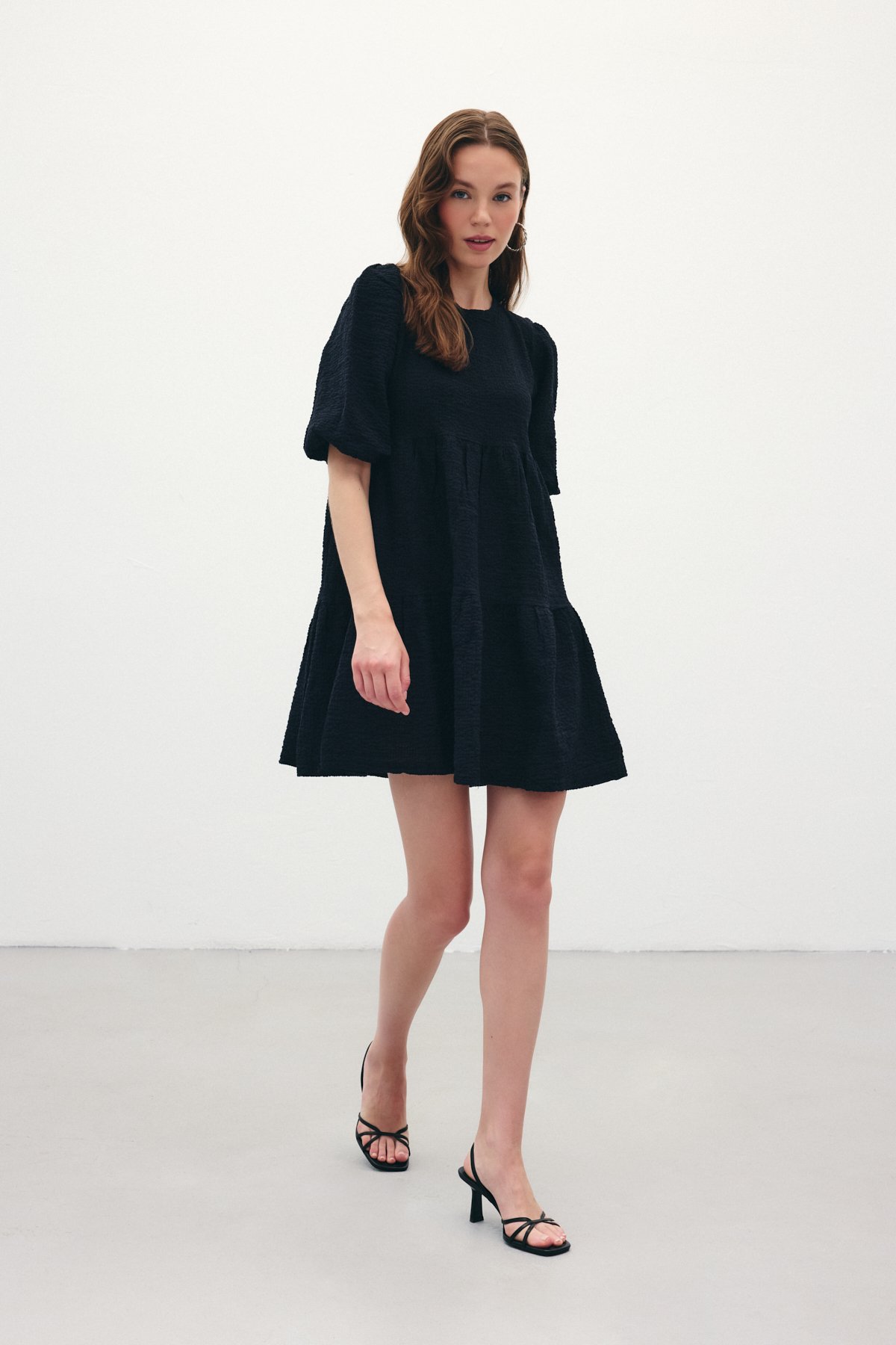 Bisiklet Yaka Balon Kol Geniş Kalıp Gofre Elbise - Siyah