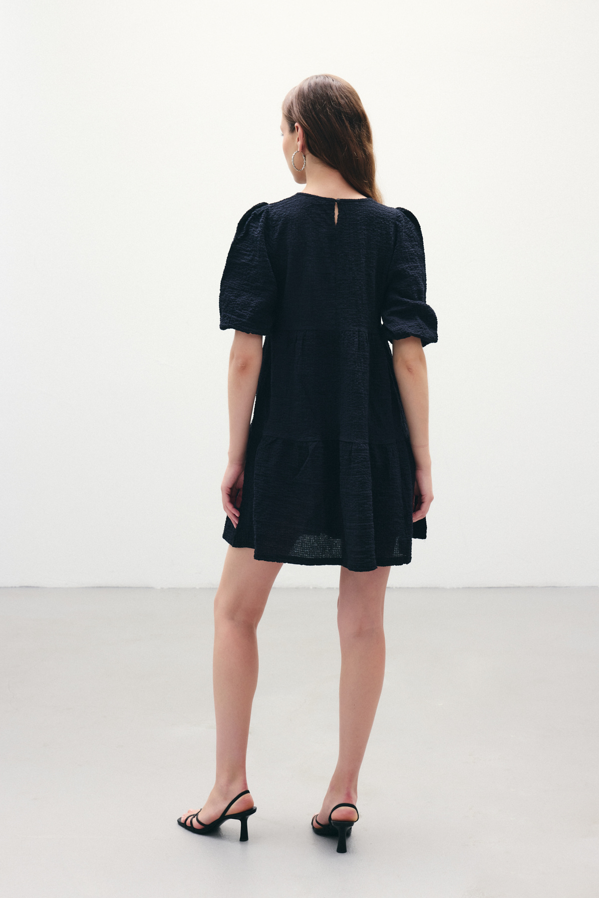 Bisiklet Yaka Balon Kol Geniş Kalıp Gofre Elbise - Siyah