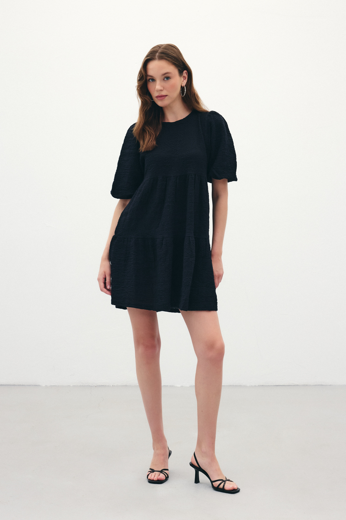 Bisiklet Yaka Balon Kol Geniş Kalıp Gofre Elbise - Siyah