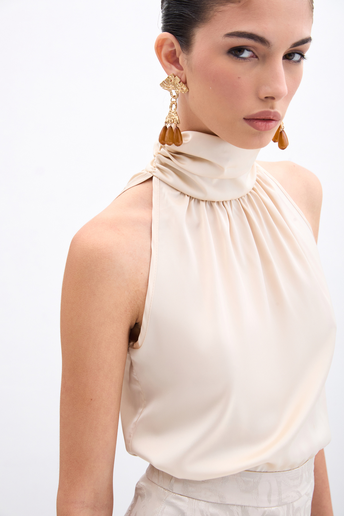 Boğazlı Kolsuz Bluz - Bej