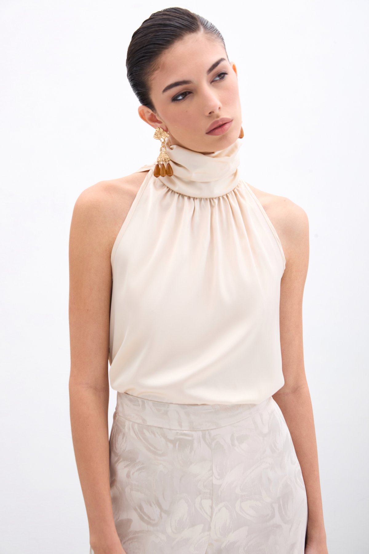 Boğazlı Kolsuz Bluz - Bej