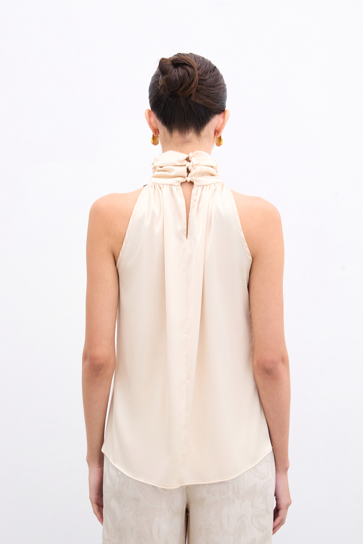 Boğazlı Kolsuz Bluz - Bej