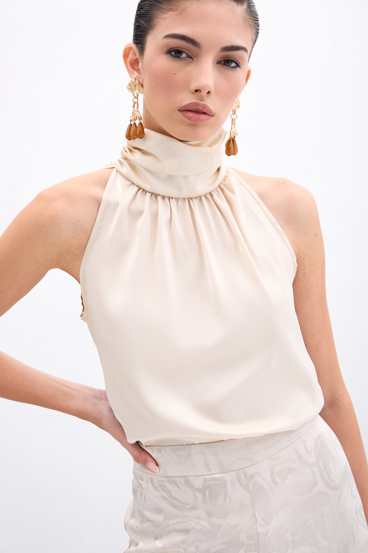 Boğazlı Kolsuz Bluz - Bej