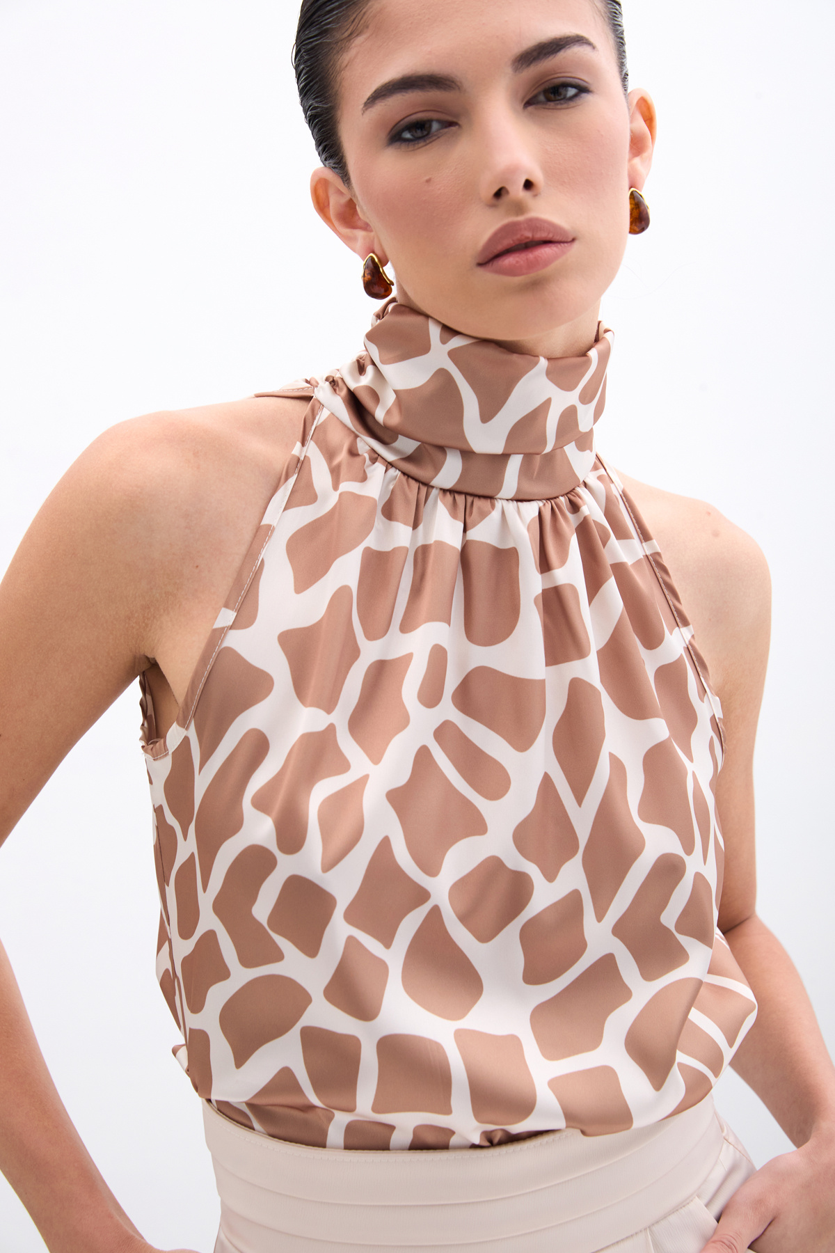 Boğazlı Kolsuz Bluz - Bej-Camel