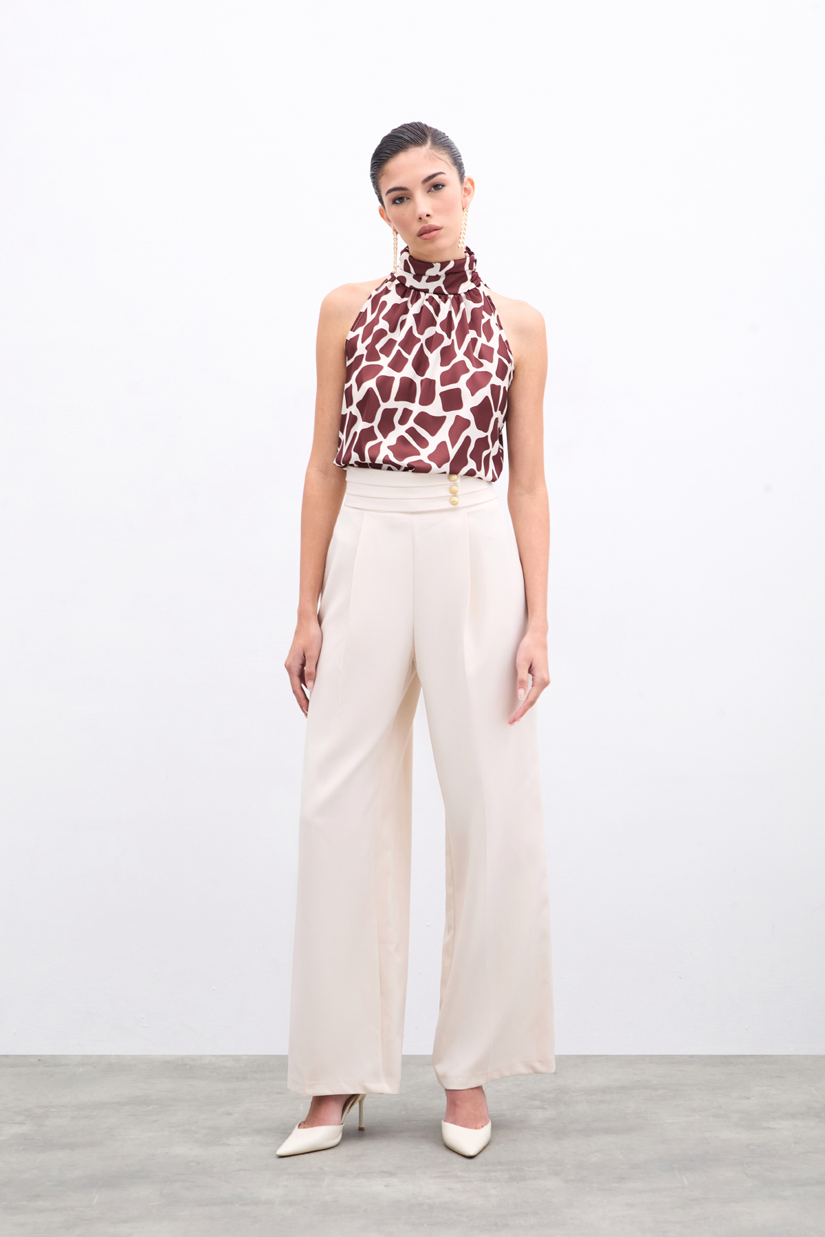 Boğazlı Kolsuz Bluz - Bej-Kahve