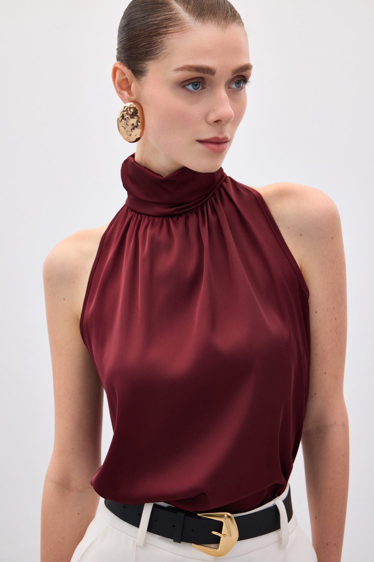 Turtleneck Sleeveless Blouse - Maroon
