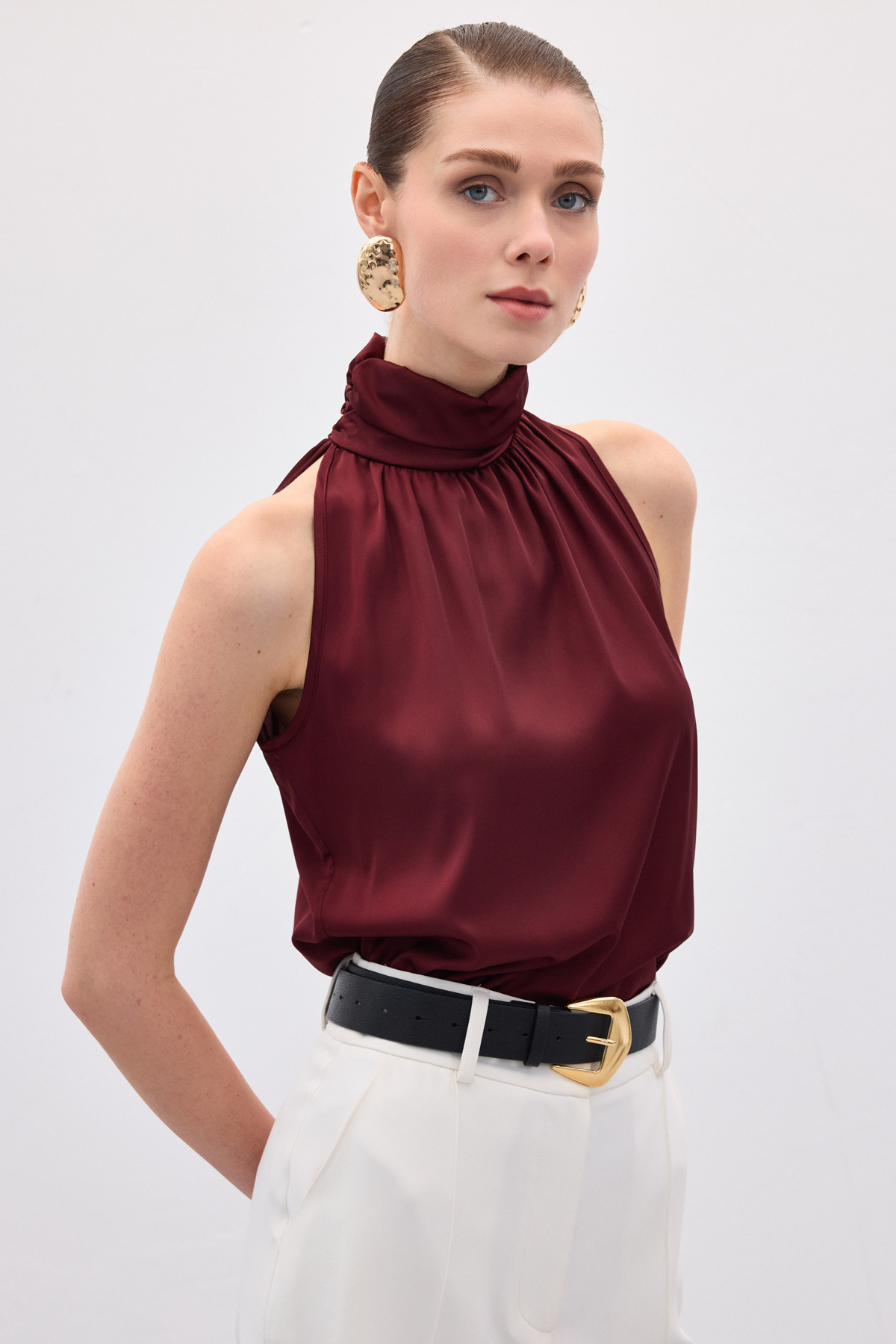 Turtleneck Sleeveless Blouse - Maroon