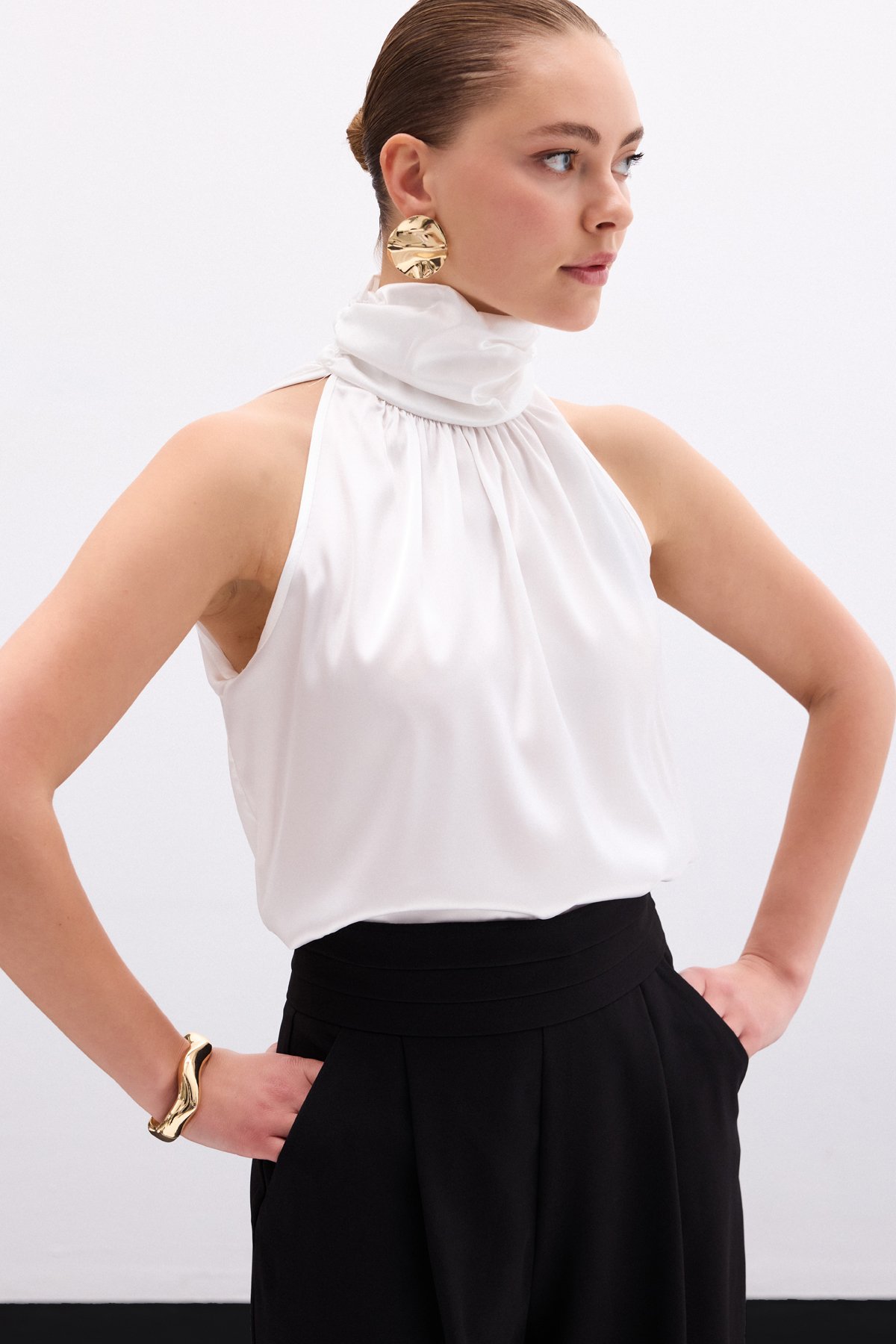 Boğazlı Kolsuz Bluz - Ekru