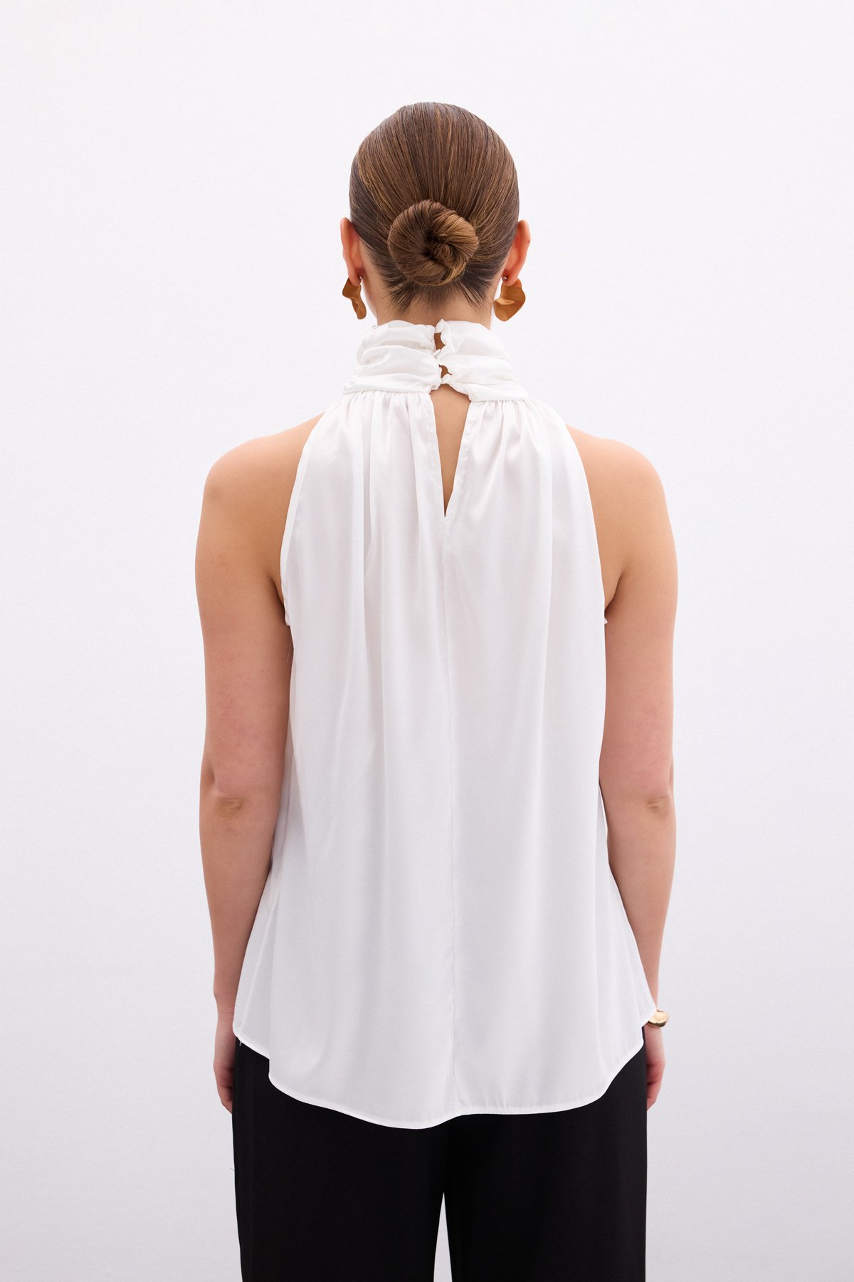 Boğazlı Kolsuz Bluz - Ekru