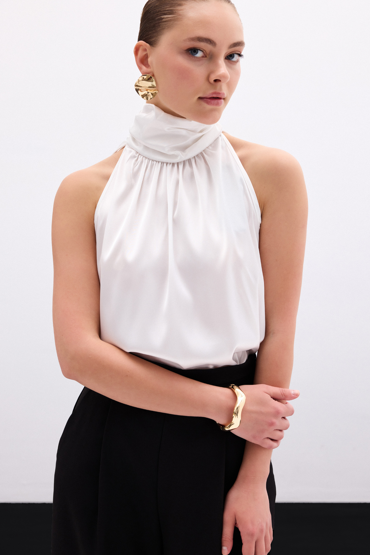 Boğazlı Kolsuz Bluz - Ekru