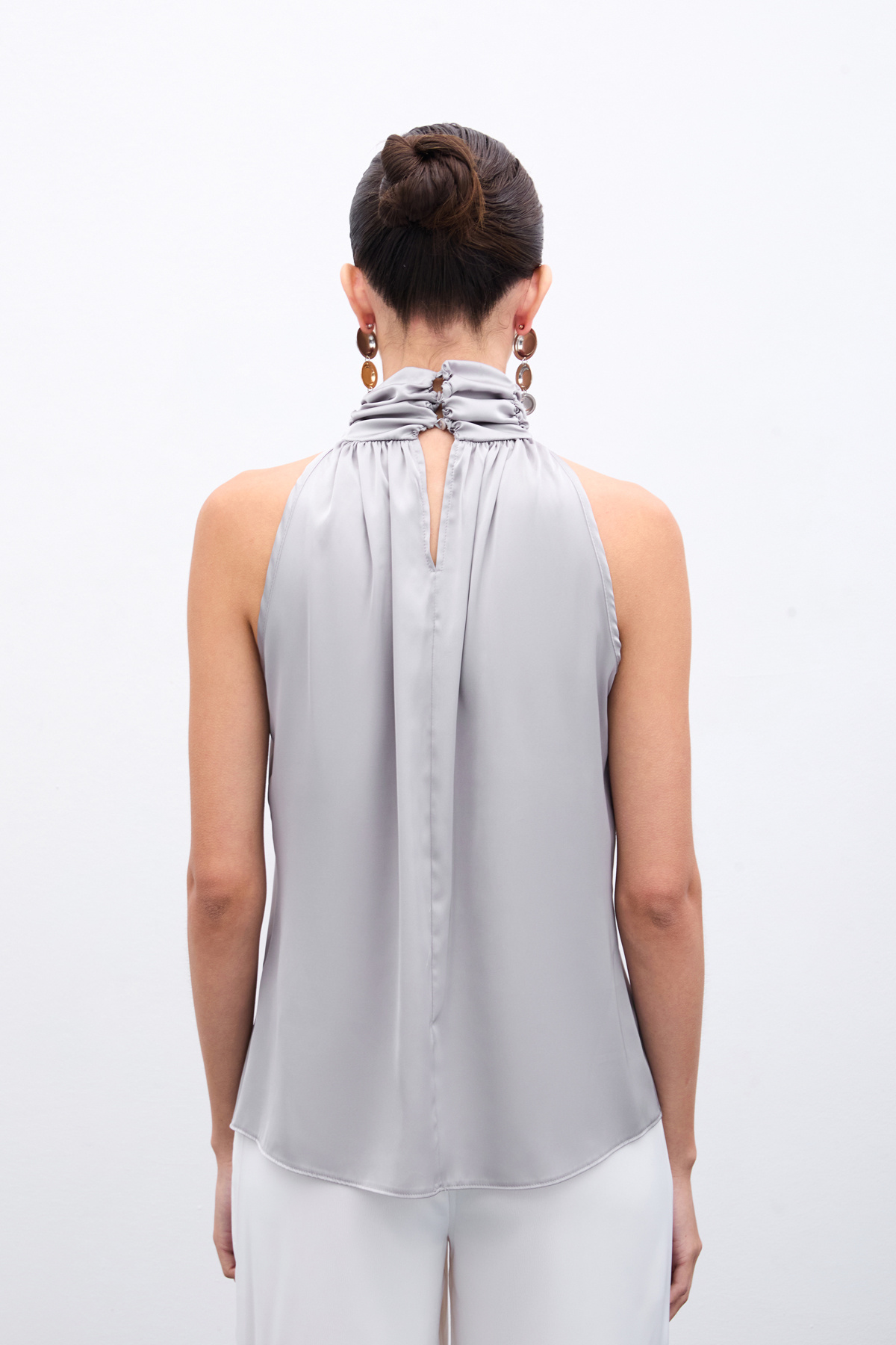 Boğazlı Kolsuz Bluz - Gri