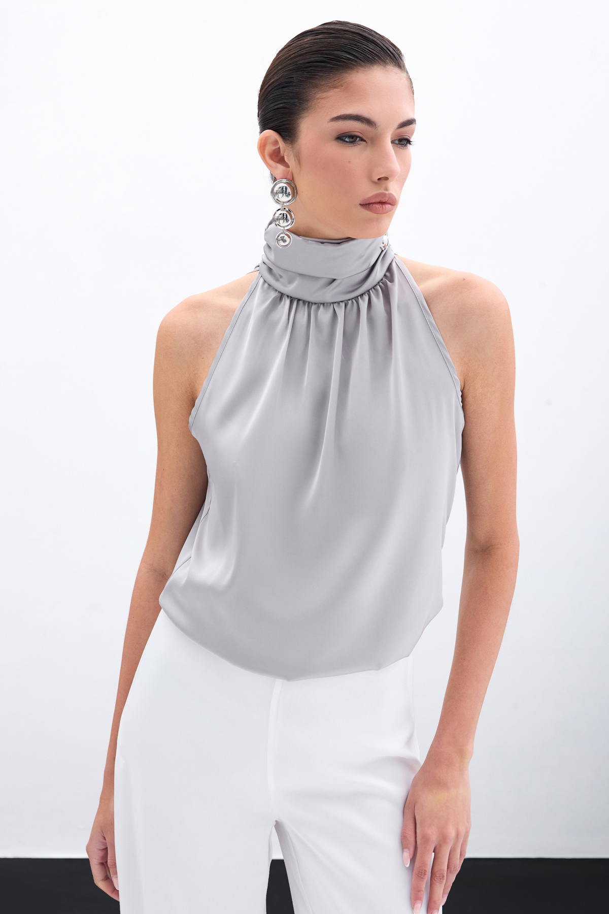 Boğazlı Kolsuz Bluz - Gri