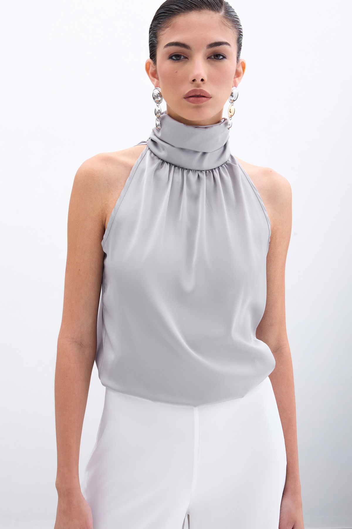 Boğazlı Kolsuz Bluz - Gri