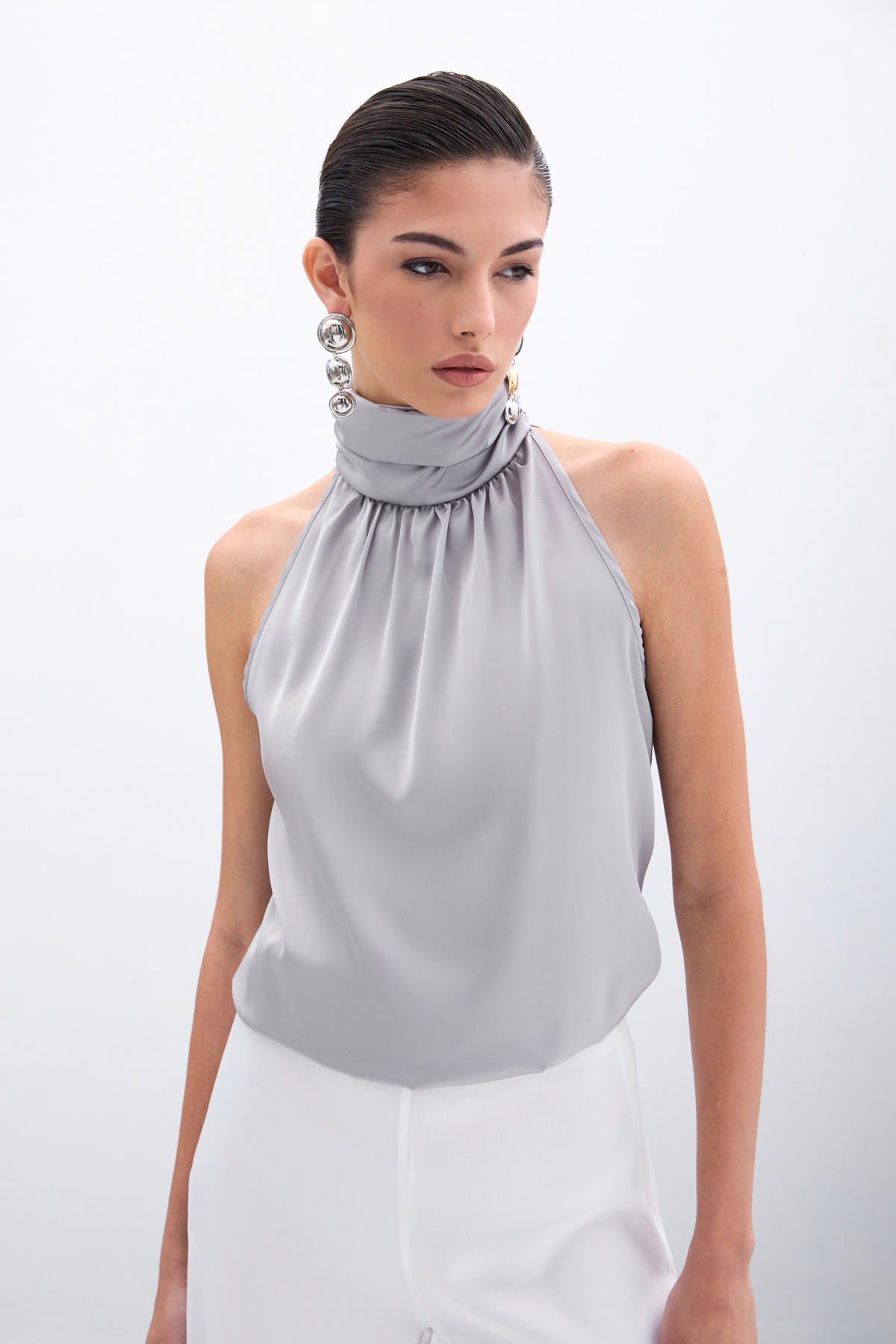 Boğazlı Kolsuz Bluz - Gri