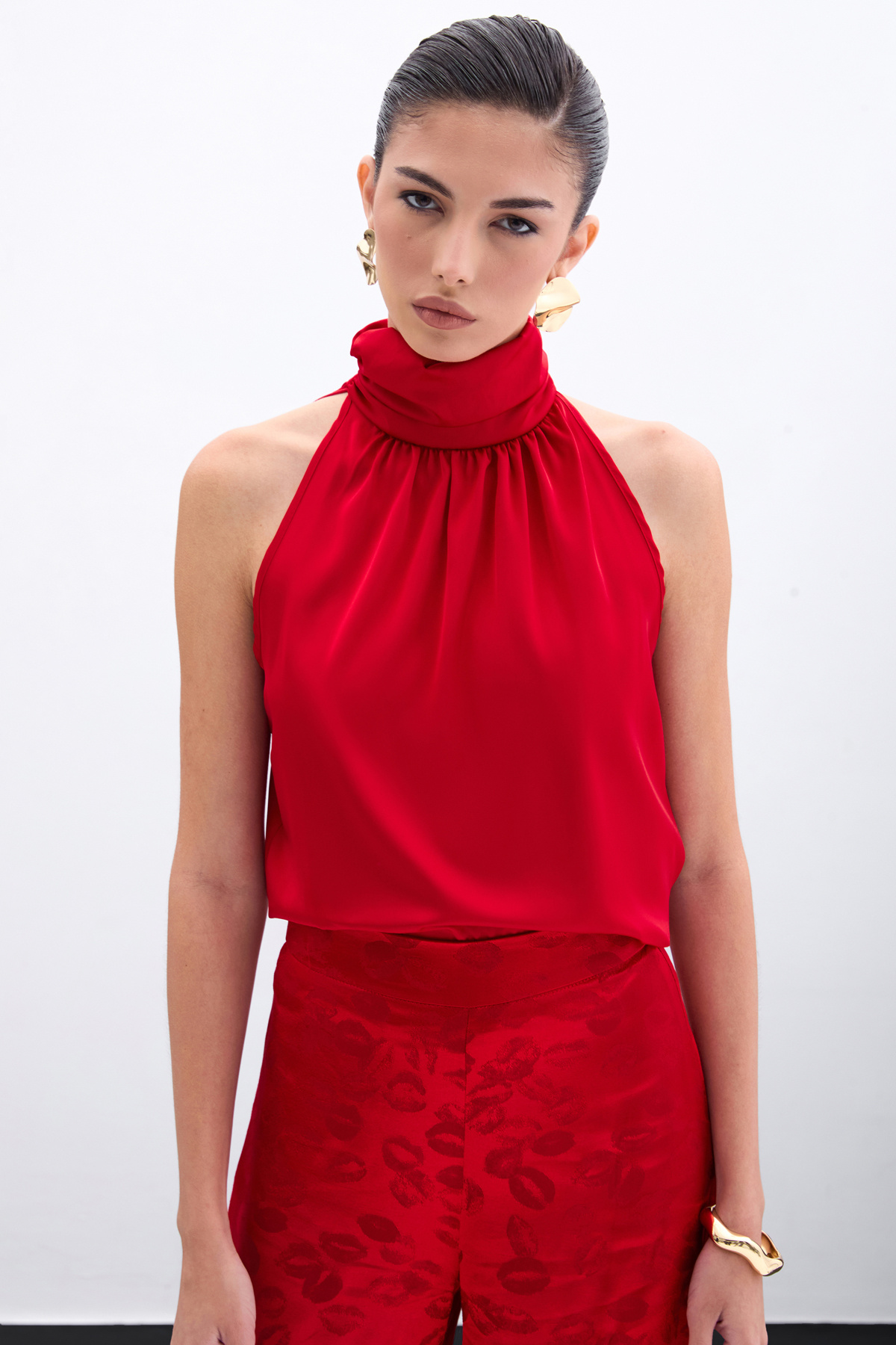 Boğazlı Kolsuz Bluz - Kırmızı