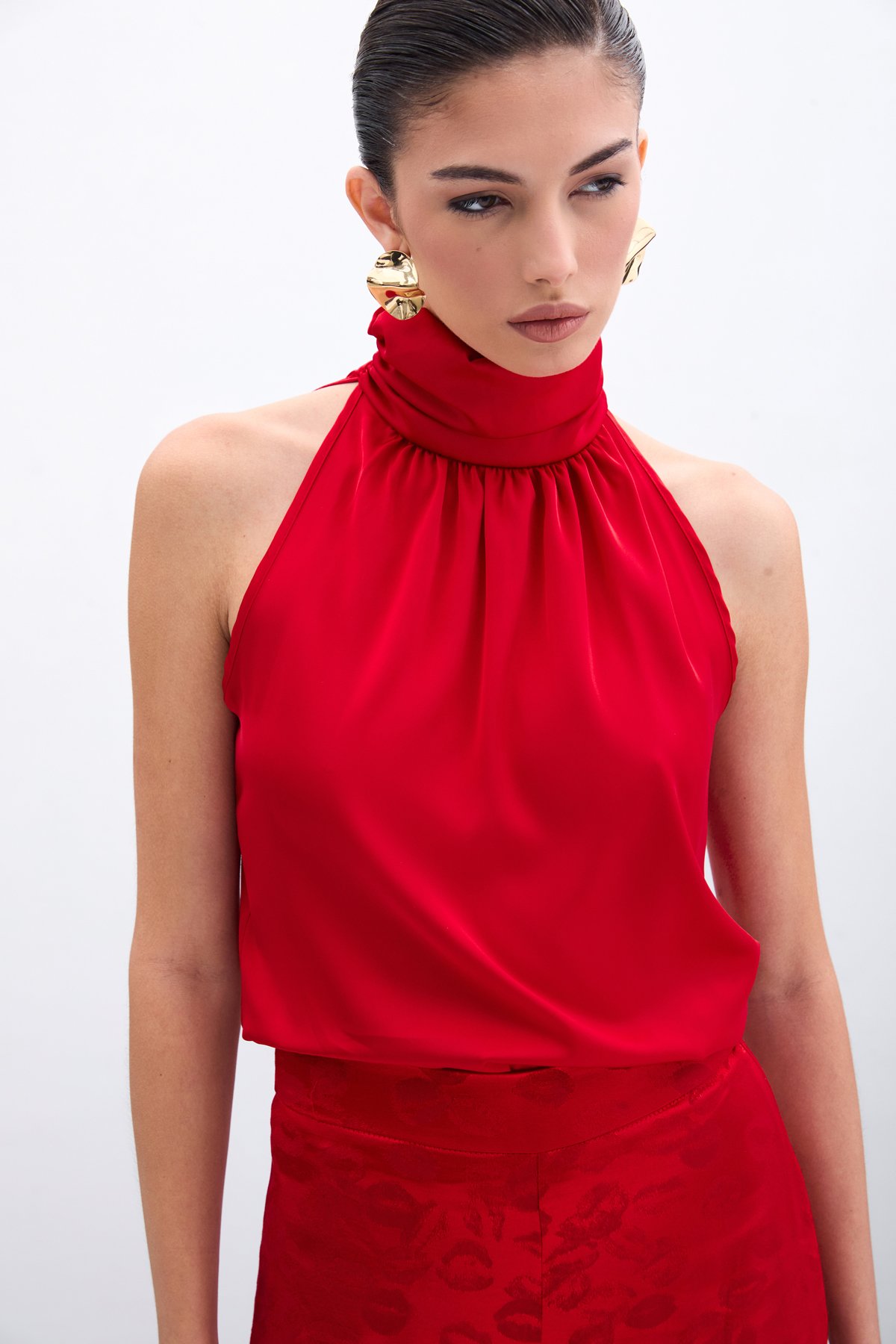 Boğazlı Kolsuz Bluz - Kırmızı