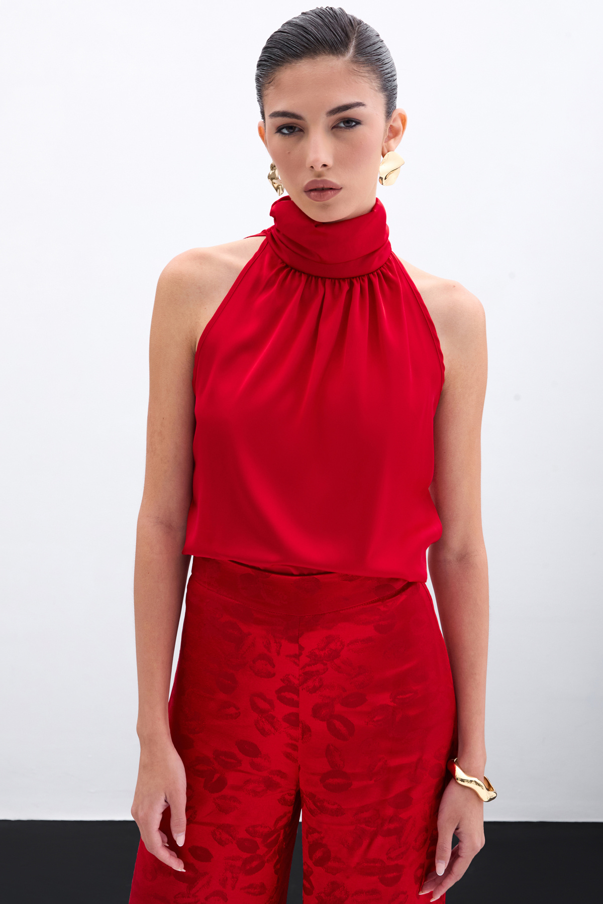 Boğazlı Kolsuz Bluz - Kırmızı