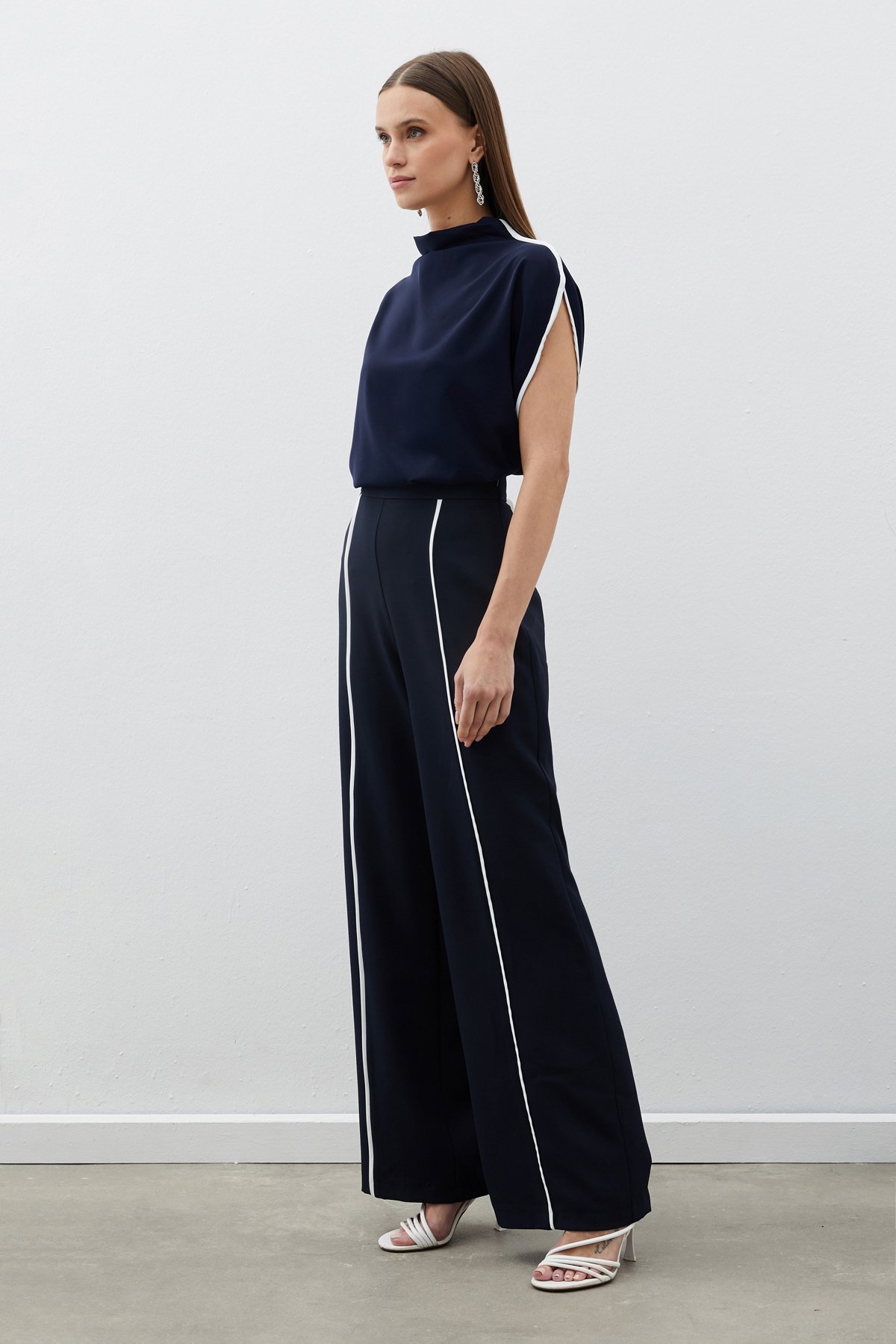 Boğazlı Kontrast Bluz - LACİVERT