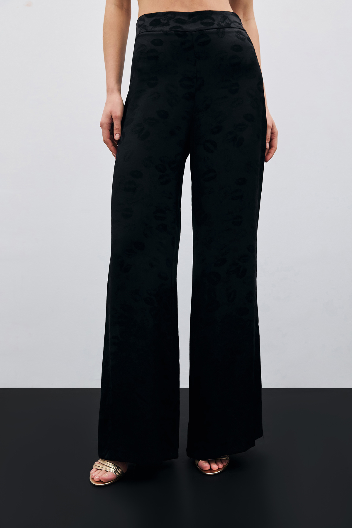 Bol Paça Desenli Pantolon - Siyah